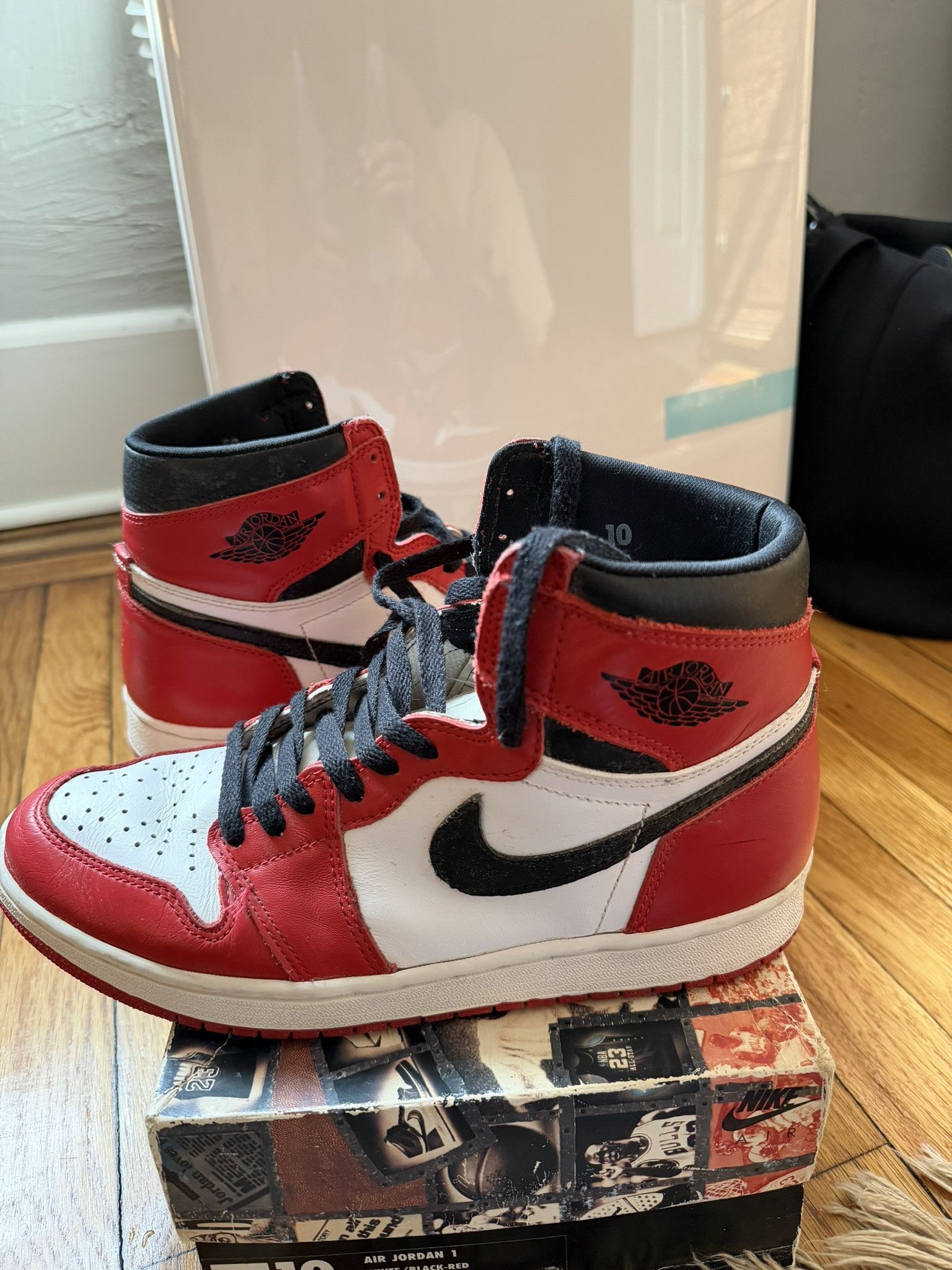 Jordan Brand Original 1994 Nike Air Jordan 1 Chicago Retro High OG Size US 10 / EU 43 - 1 Thumbnail