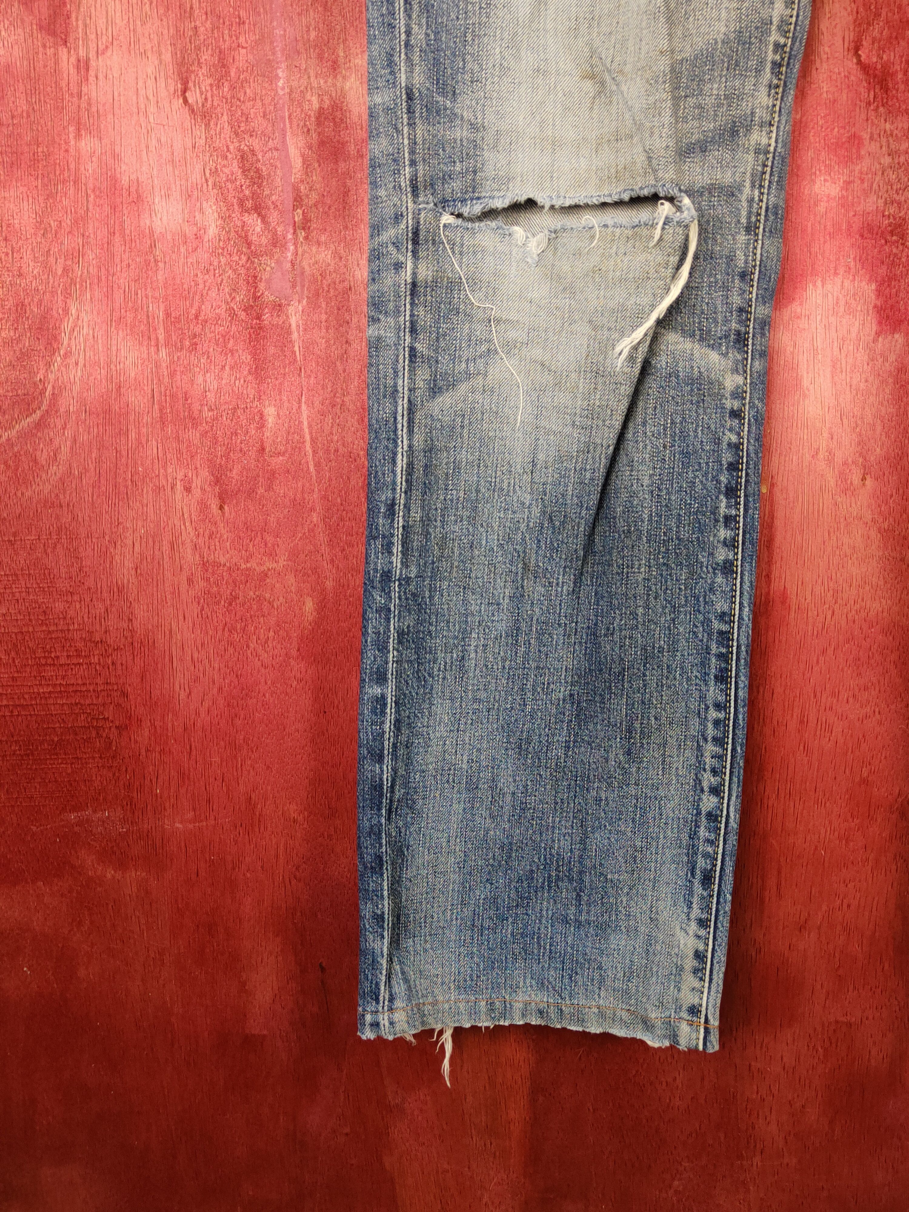 Japanese Brand Uniqlo Blue Faded Distressed Ripped Jeans #S1677 Size US 32 / EU 48 - 4 Thumbnail