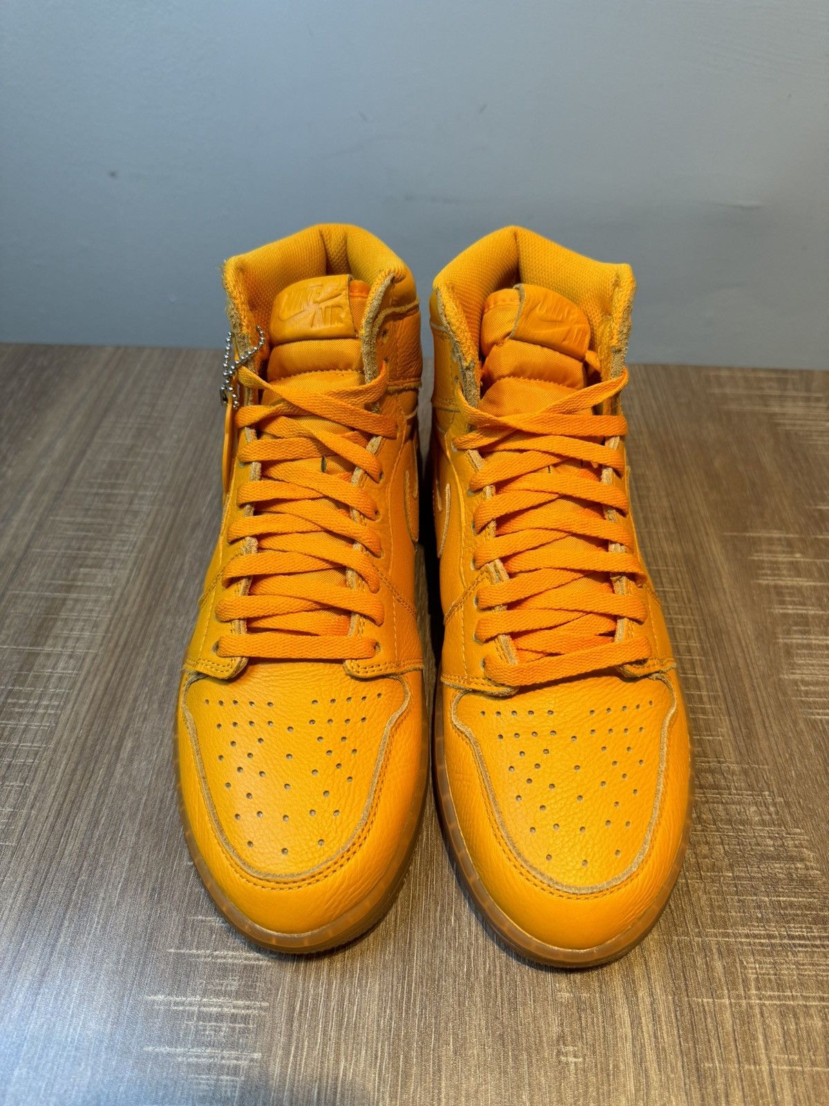 Jordan Brand SZ 8 Nike Air Jordan 1 High OG Gatorade Shoes Sneakers Size US 8 / EU 41 - 3 Thumbnail