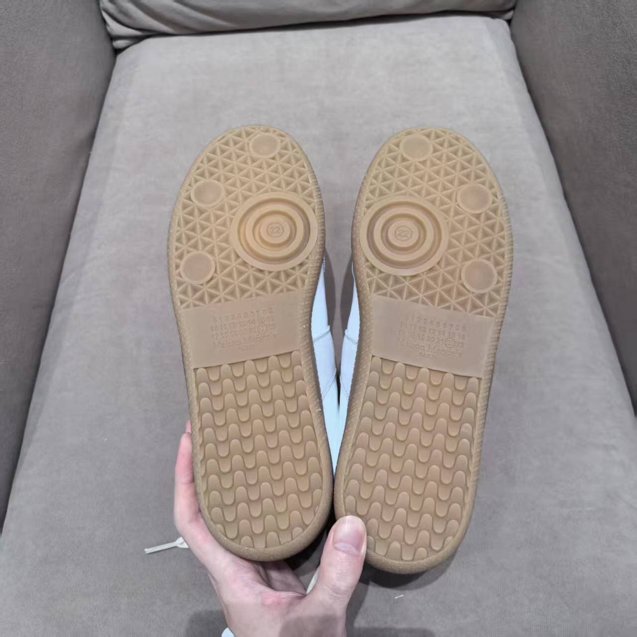 Maison Margiela Maison Margiela Replica Gats -39.5 - Box damaged Size US 6.5 / EU 39-40 - 4 Thumbnail