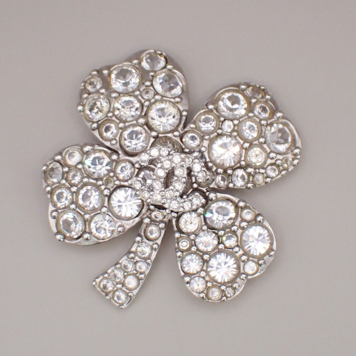 Chanel Chanel Coco Clover Brooch Crystal Embellished Metal Size ONE SIZE - 1 Thumbnail