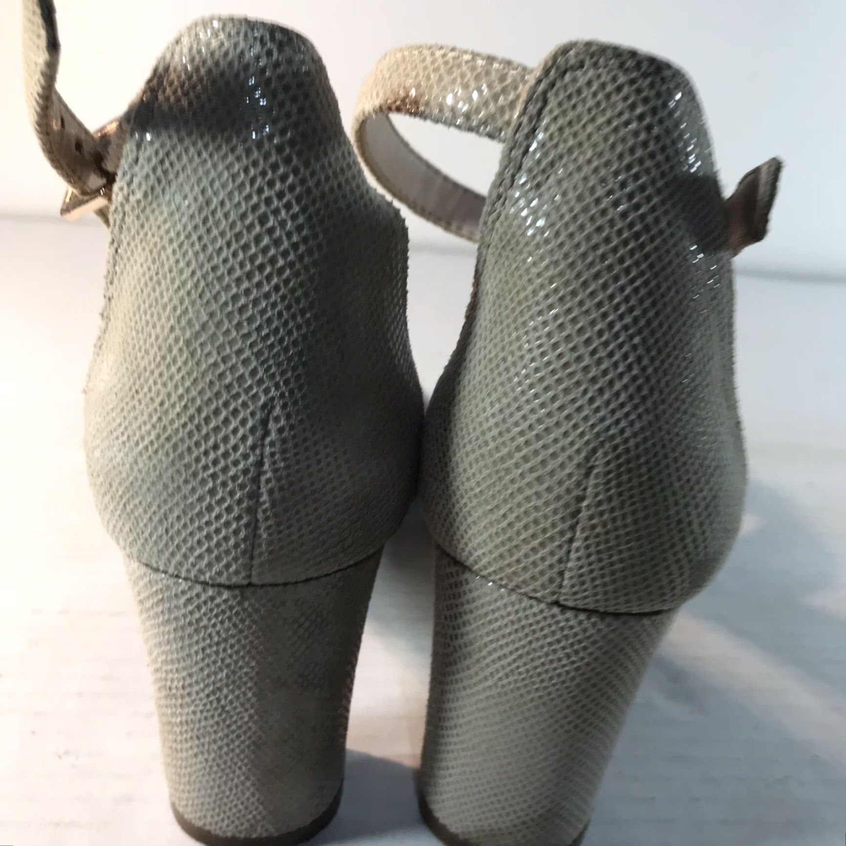 Vintage VINTAGE Tahari Dinara Women’s Block Heel Slingbacks Shoes Size 9M Beige/Stone High Heel 3in Formal Casual Size US 9 / IT 39 - 5 Thumbnail