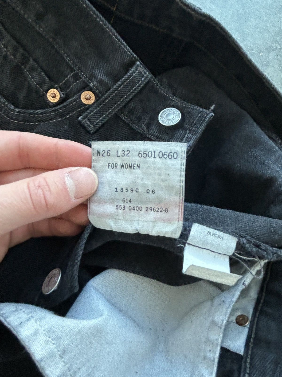 Levi's Vintage 90s Black Levis 501 Denim Jeans 26x32 Size US 26 / EU 42 - 7 Thumbnail
