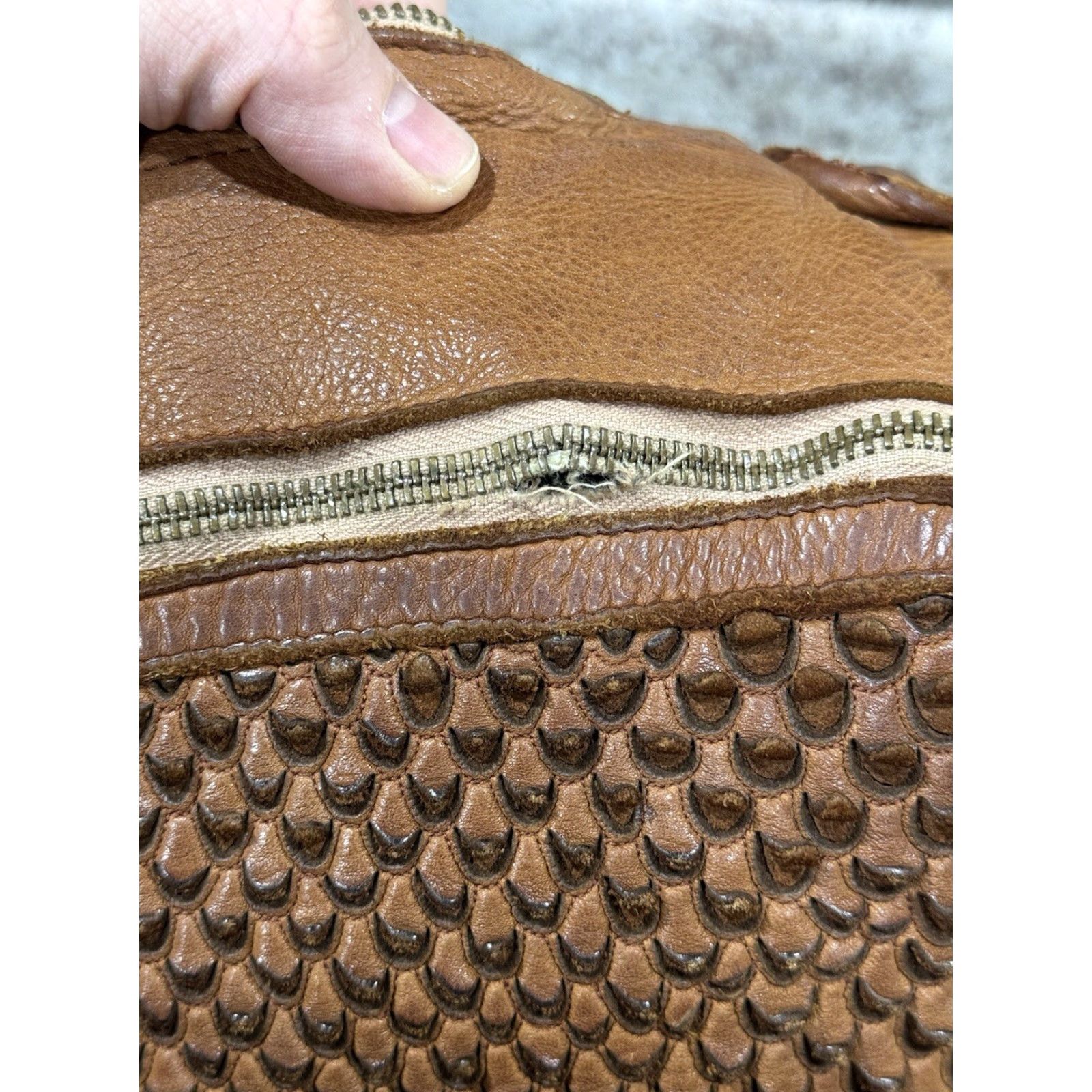 Vintage ERRELLEVENTIDUE brown perforated leather shoulder tote bag extra large Size ONE SIZE - 7 Thumbnail