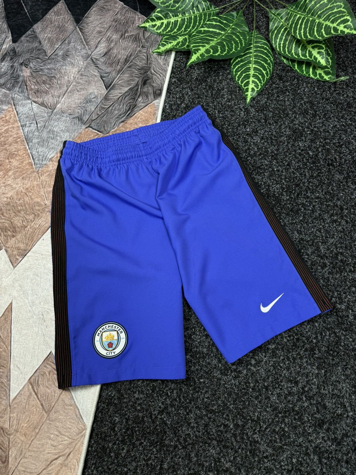 Nike FOOTBALL SHORTS NIKE MANCHESTER CITY SIZE S Y2K DRILL STYLE Size US 30 / EU 46 - 1 Thumbnail