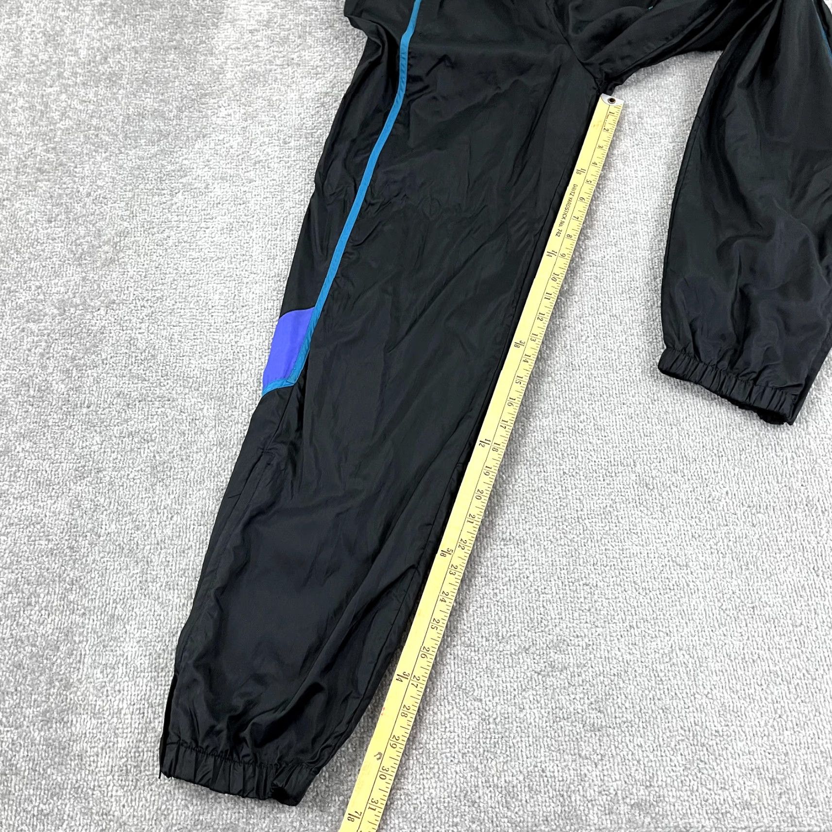 Nike VINTAGE Nike Pants Mens Medium x 32" Black Nylon Windbreaker Track Zip Retro 90s Size US 31 - 5 Thumbnail