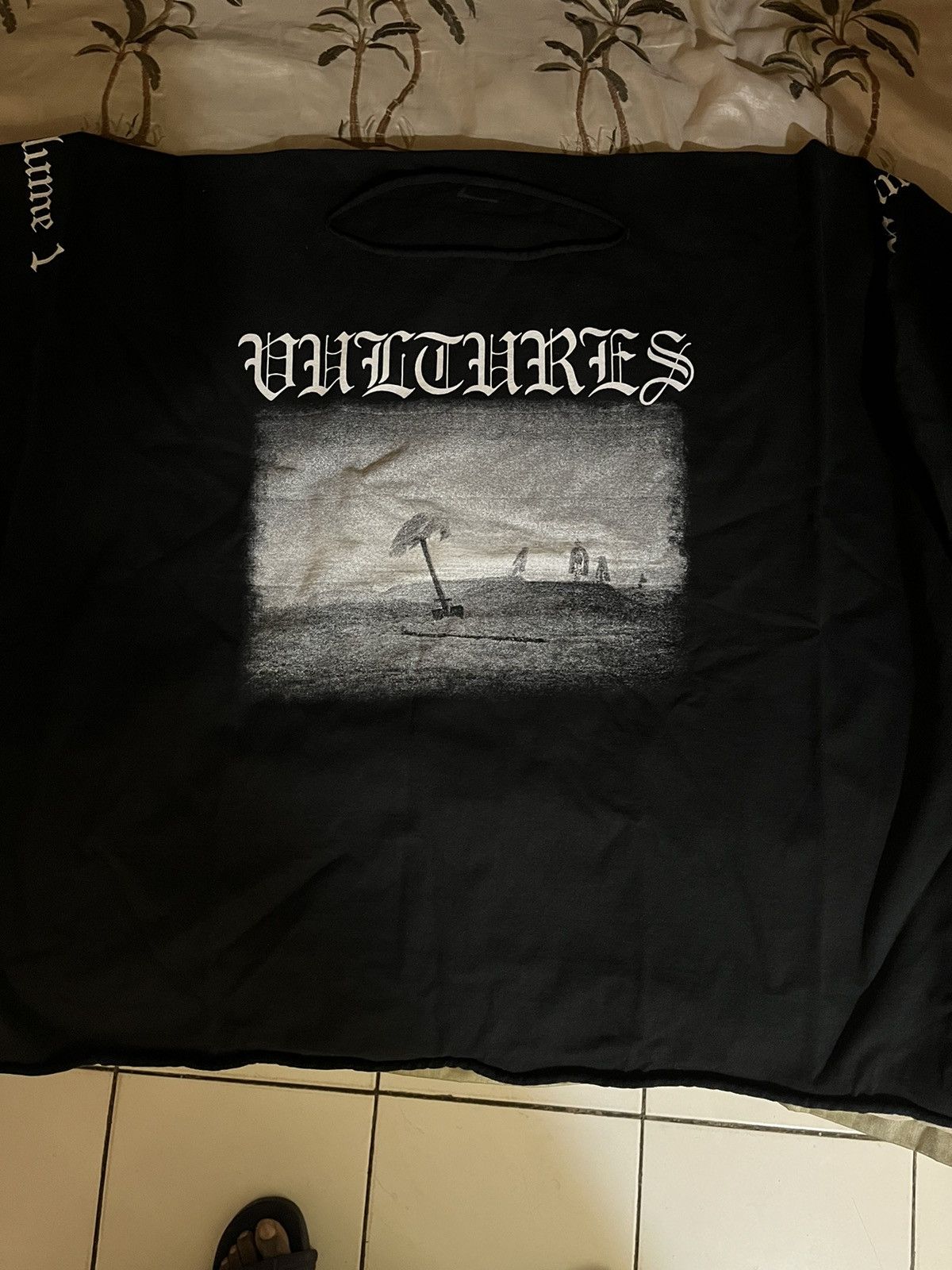 Yeezy Yeezy long T Size US M / EU 48-50 / 2 - 8 Thumbnail