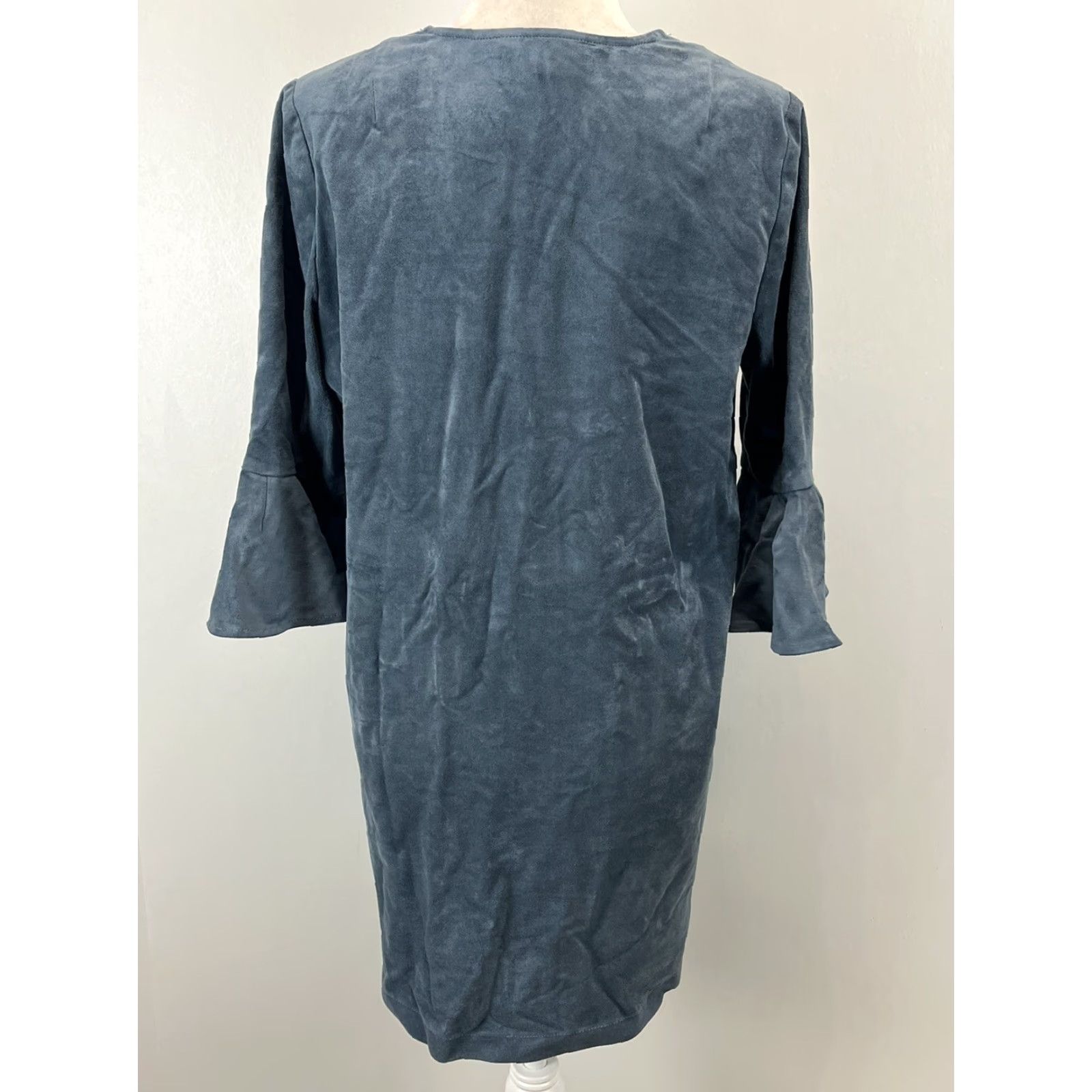 Bcbgmaxazria BCBGMAXAZRIA Faux Suede Dress Medium M Blue Bell Sleeve Short Shift Dress Sizing: Regular Women’s GUC Blue/Gray Bell Sleeves Size M / US 6-8 / IT 42-44 - 3 Thumbnail