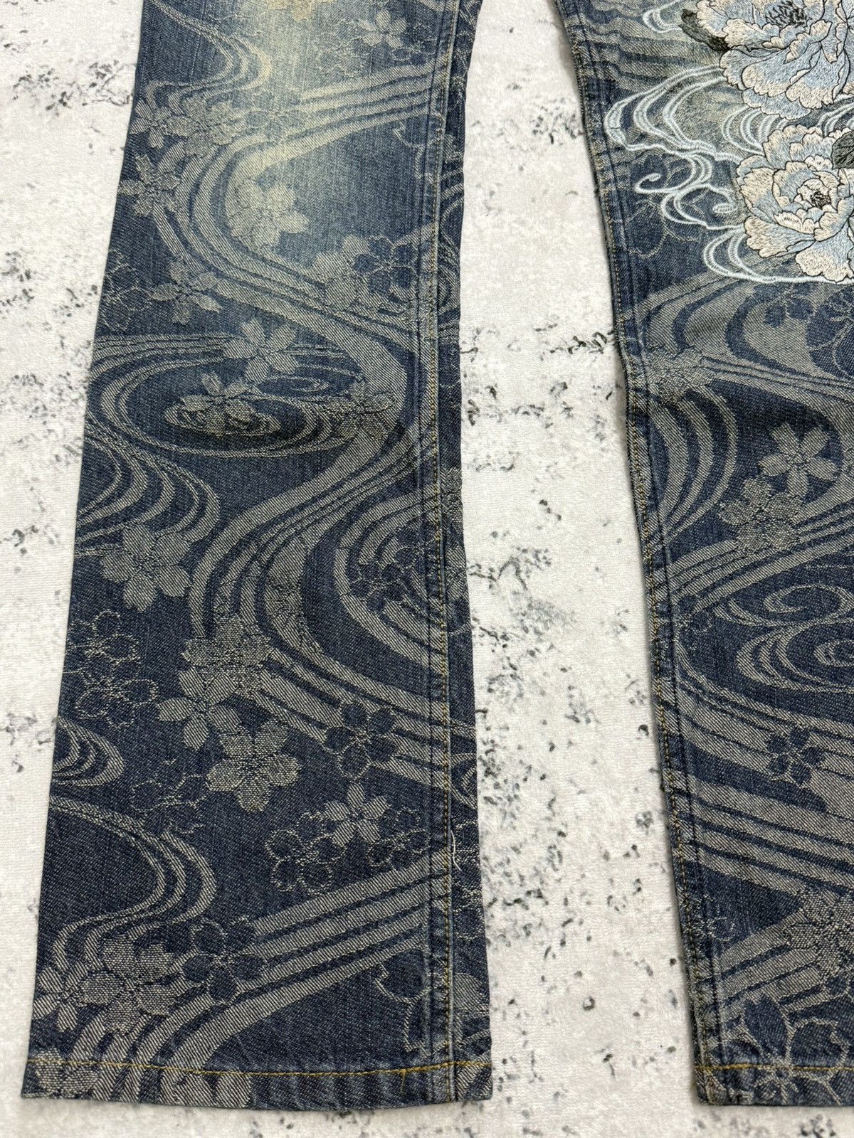 Karakuri Tamashii Vintage Karakuri Tamashi Sakura Embroidered Mini Flare Denim Size US 28 / EU 44 - 7 Thumbnail