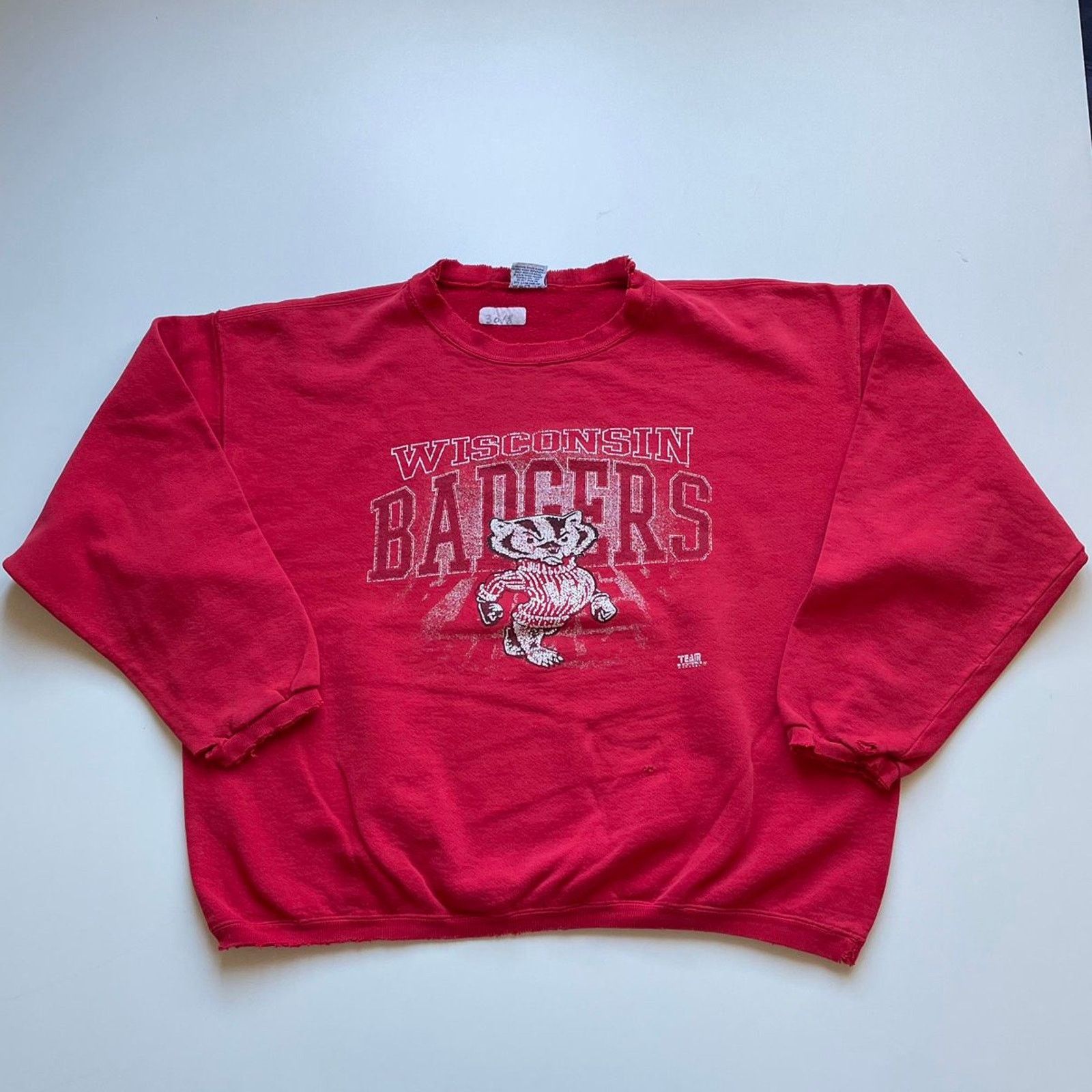 NCAA Vintage 90s University Of Wisconsin Badgers NCAA Crewneck XL Size US XL / EU 56 / 4 - 1 Thumbnail