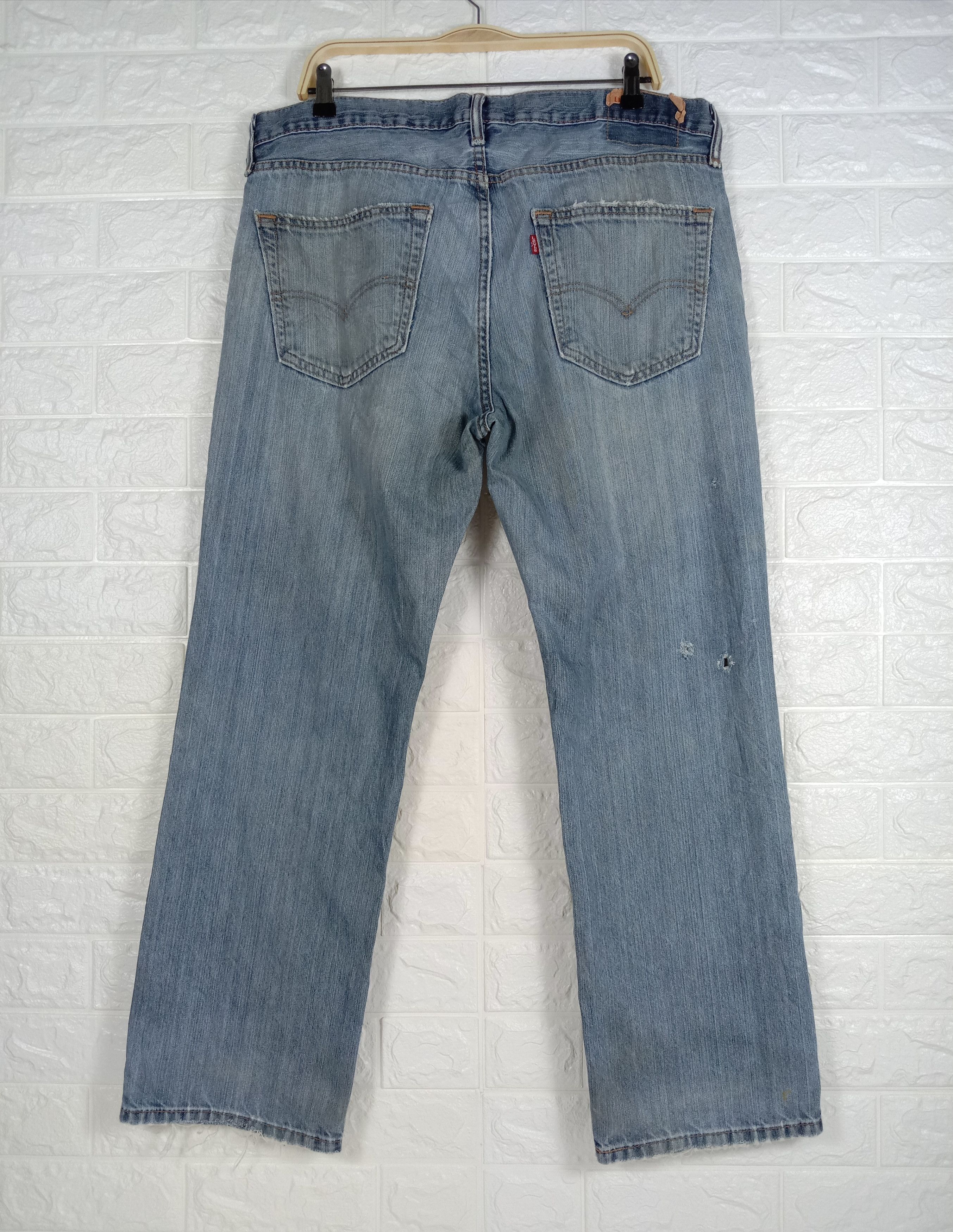 Levi's Vintage Levi’s 559 Jeans Faded Blue Distressed Denim Size US 37 - 5 Thumbnail