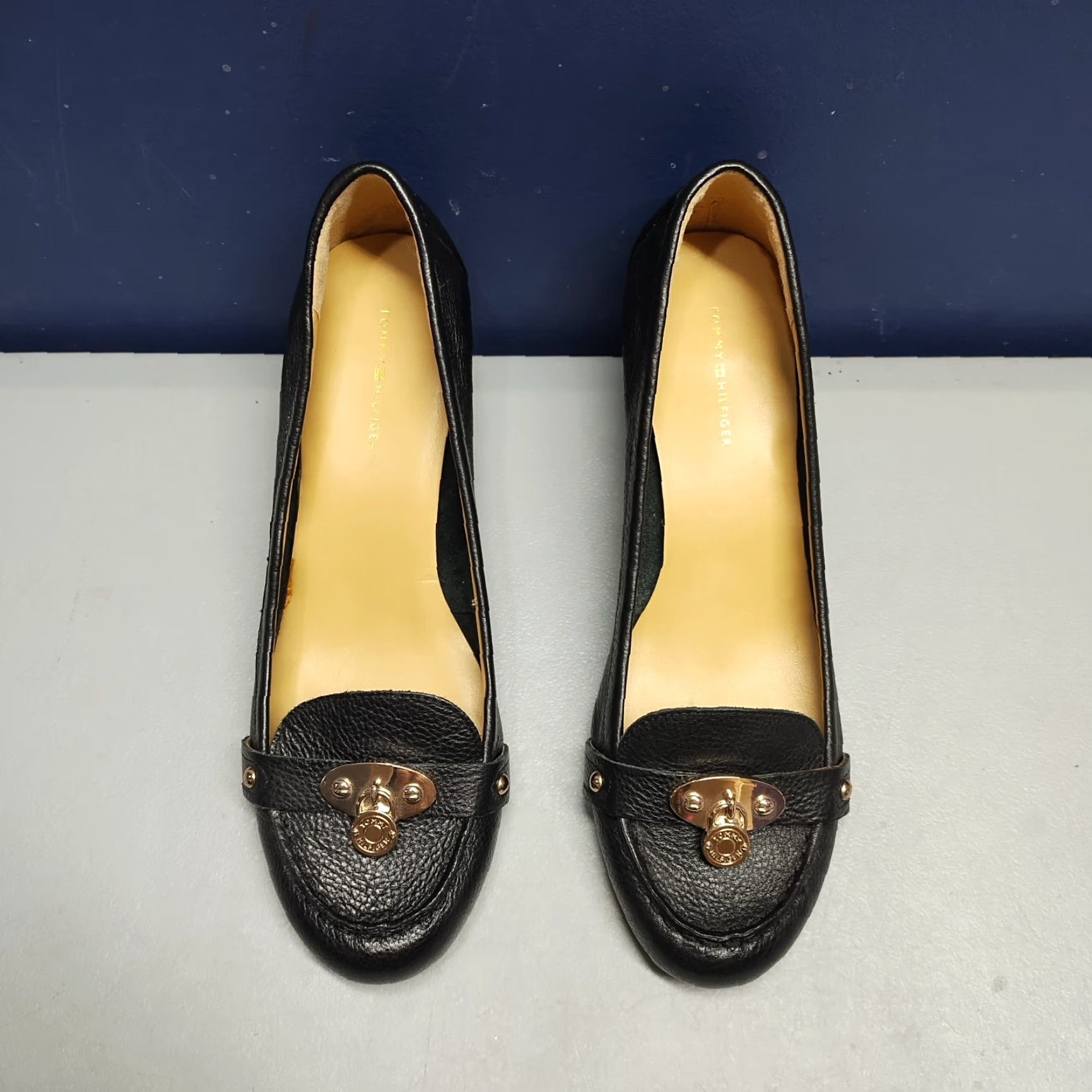 Tommy Hilfiger Tommy Hilfiger TWKREE Wedge Heels Womens US 10M Black Leather Gold Detail Buckle Size US 10 / IT 40 - 4 Thumbnail