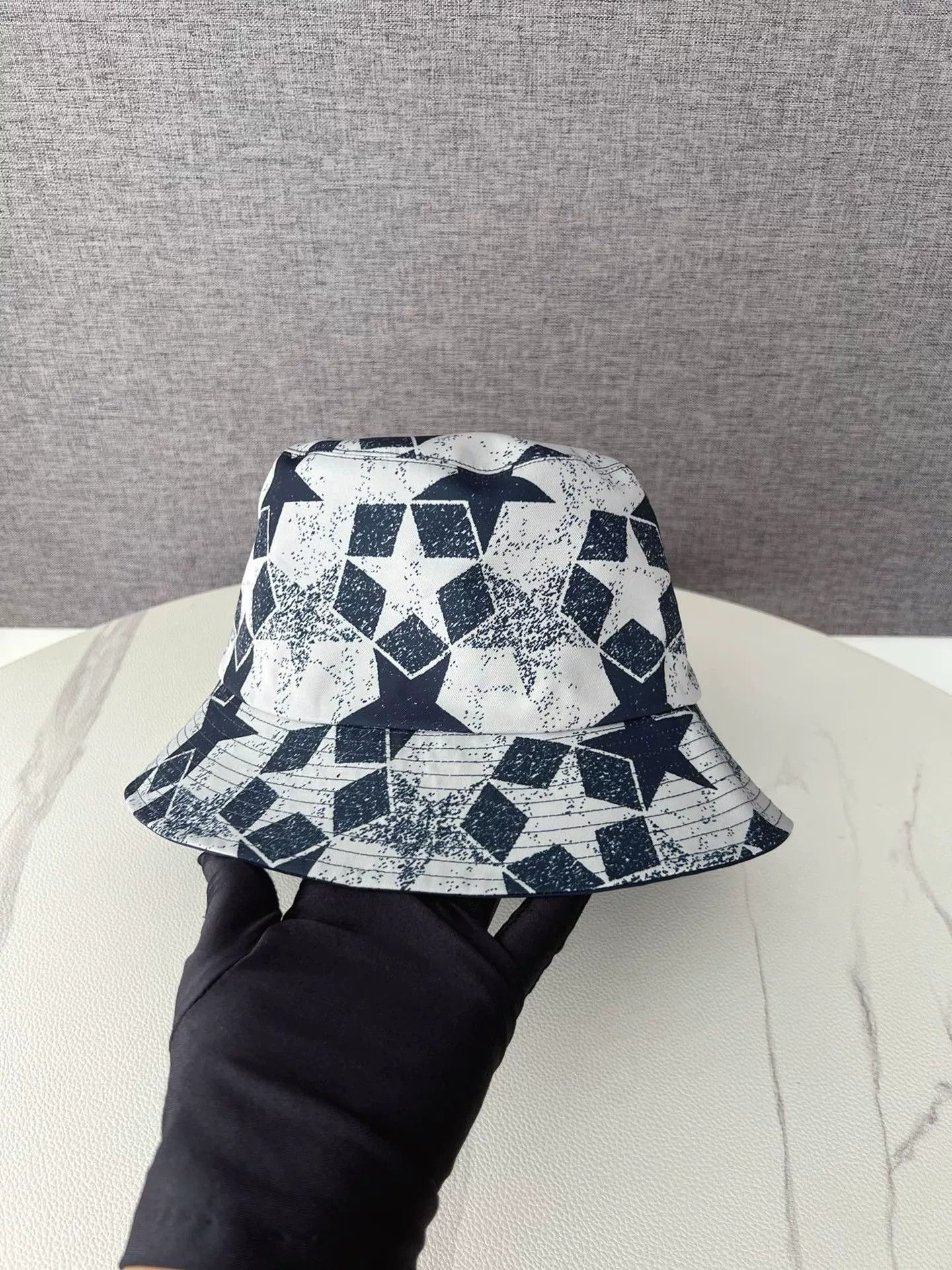 Dior Dior Reversible Bucket Hat Star Logo Navy Size ONE SIZE - 1 Thumbnail