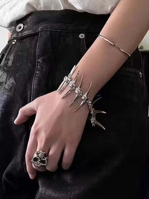 Jewelry × Vintage Spike Bone Bracelet Chain Gothic Chrome Evil Punk Dark Size ONE SIZE - 3 Thumbnail