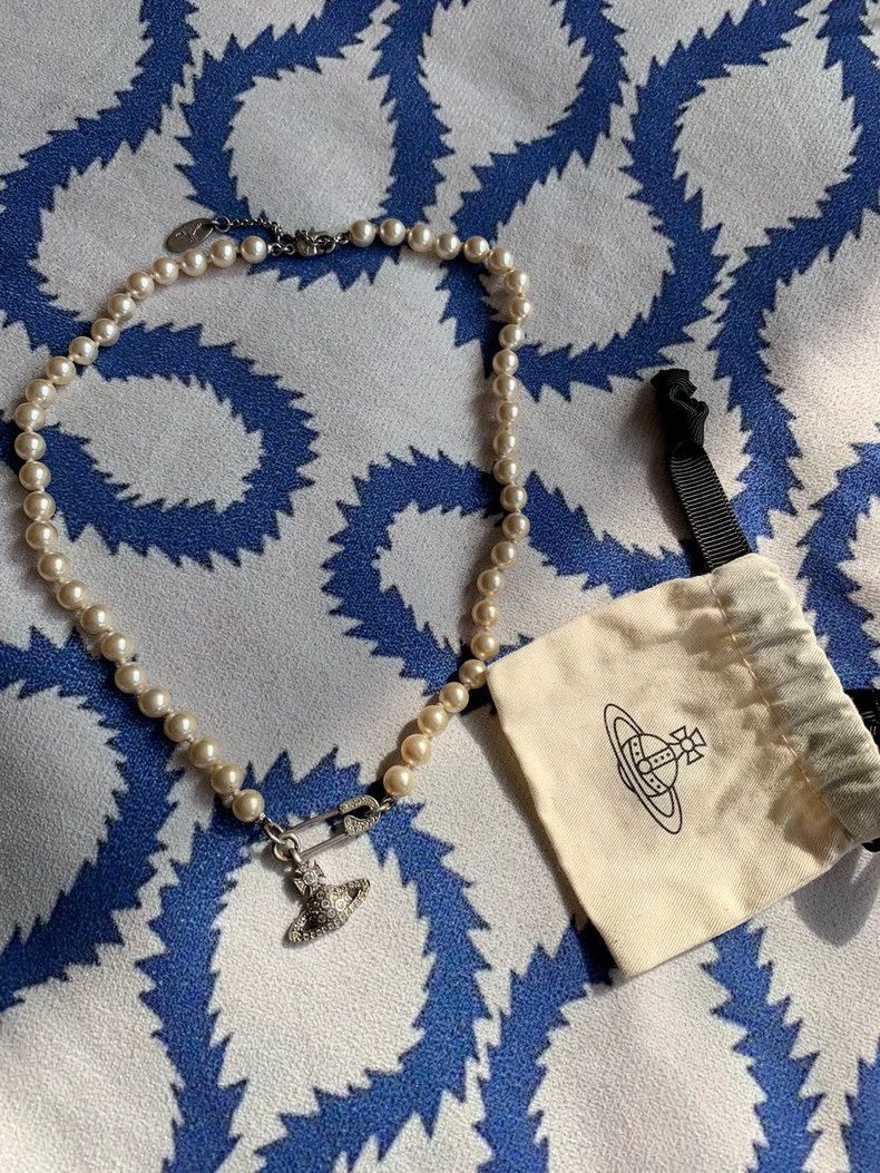 Vivienne Westwood Medieval pearl brooch necklace