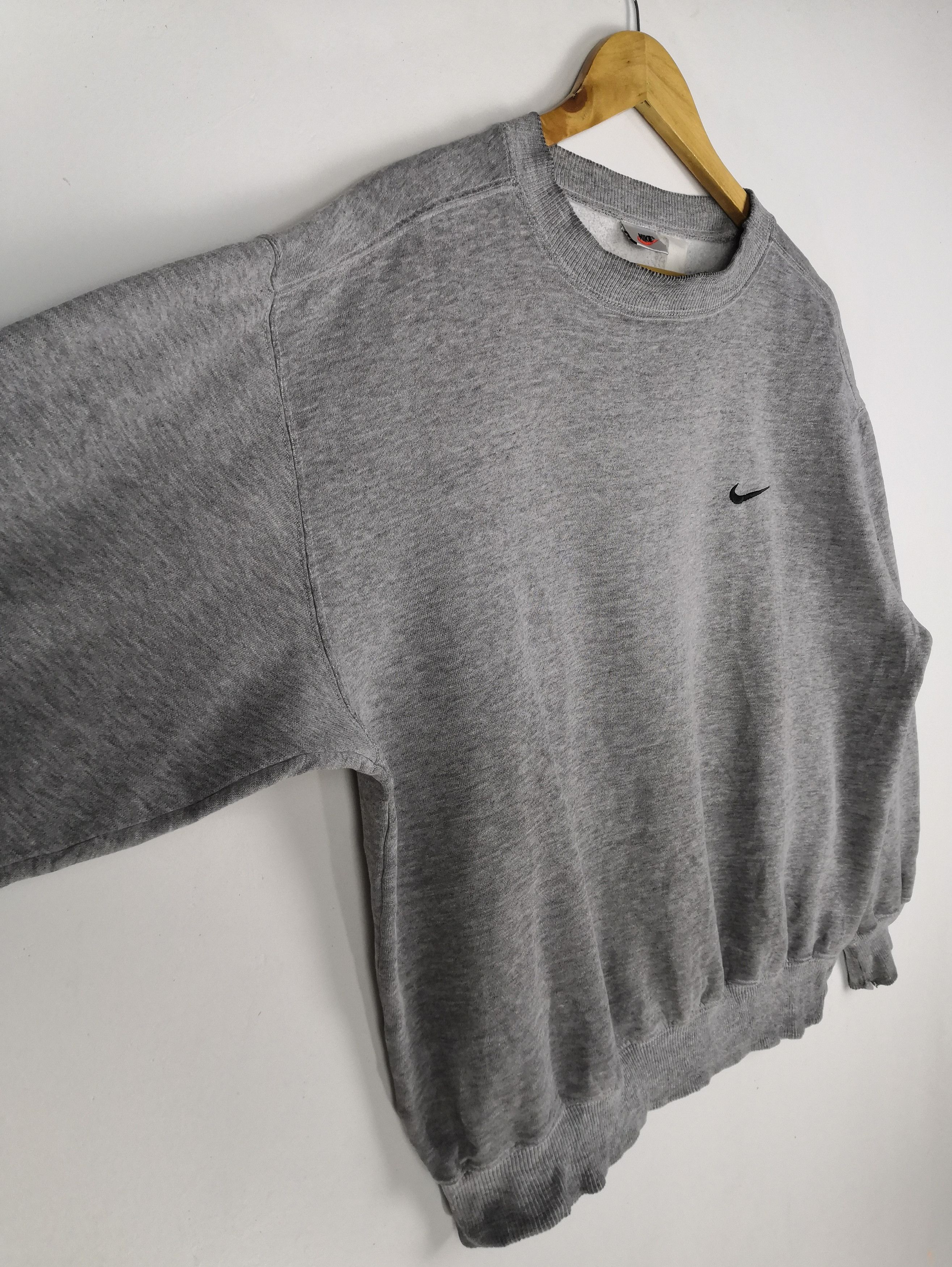 Nike Vintage 90s Nike Sweatshirt Embroidery Crew Neck Size US L / EU 52-54 / 3 - 3 Thumbnail