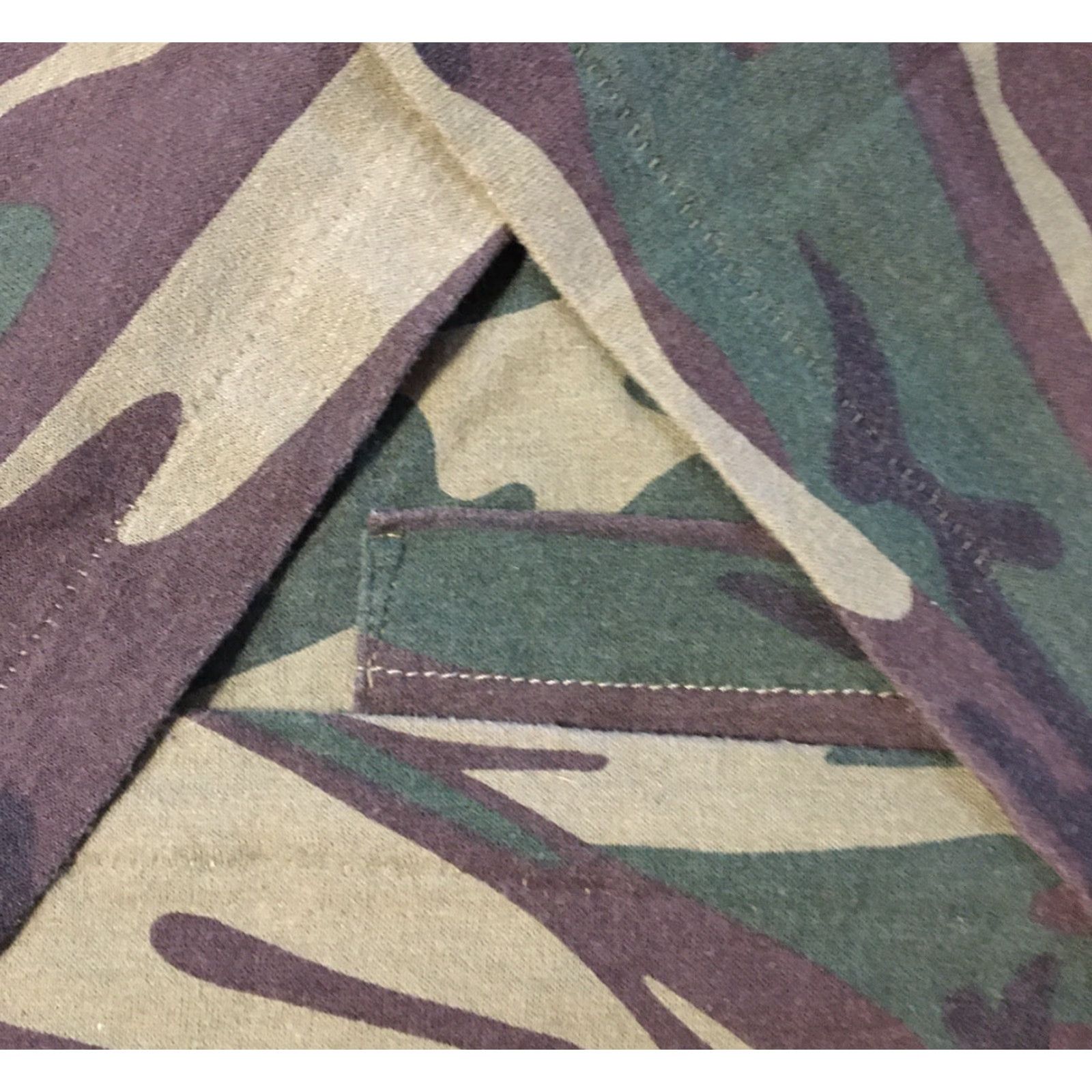 Vintage VINTAGE 80s Camo Shirt USA Ranger T-Shirt 2XL Green Pocket Men Military Grunge Punk 90s Outdoor Hunting Army Flag USA Size US XXL / EU 58 / 5 - 3 Thumbnail