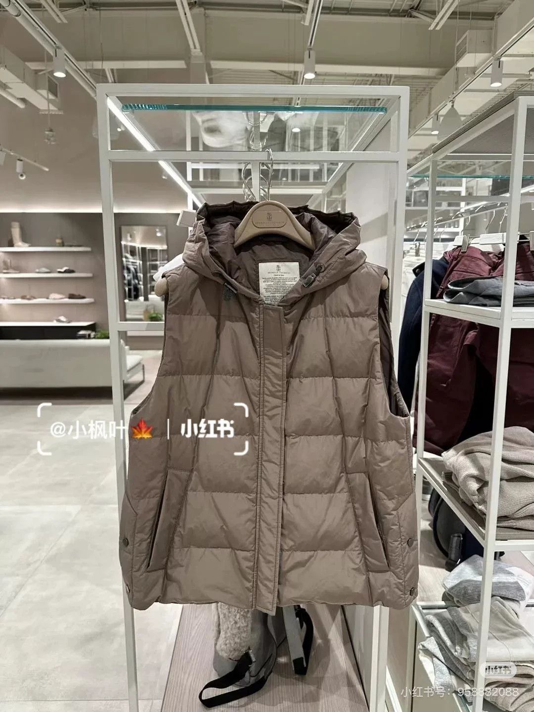 Brunello Cucinelli Brunello Cucinelli Women's Down Hooded Vest Size US XS / EU 42 / 0 - 1 Thumbnail