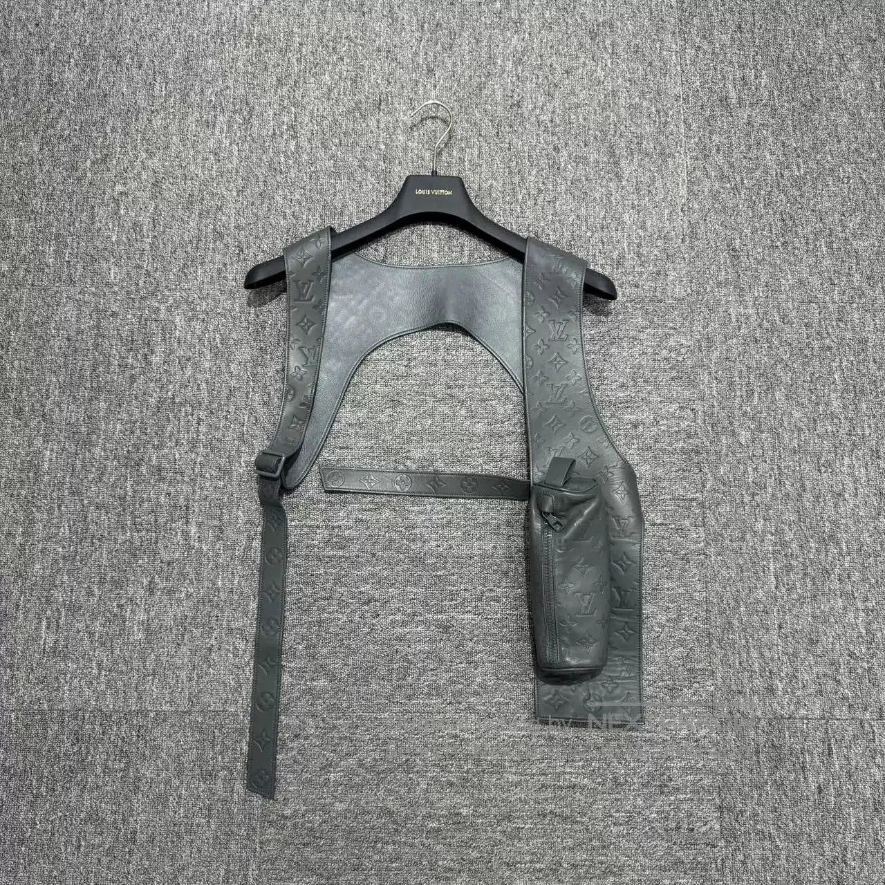 Louis Vuitton louis vuitton tactical vest with embossed leather. Size US M / EU 48-50 / 2 - 1 Thumbnail