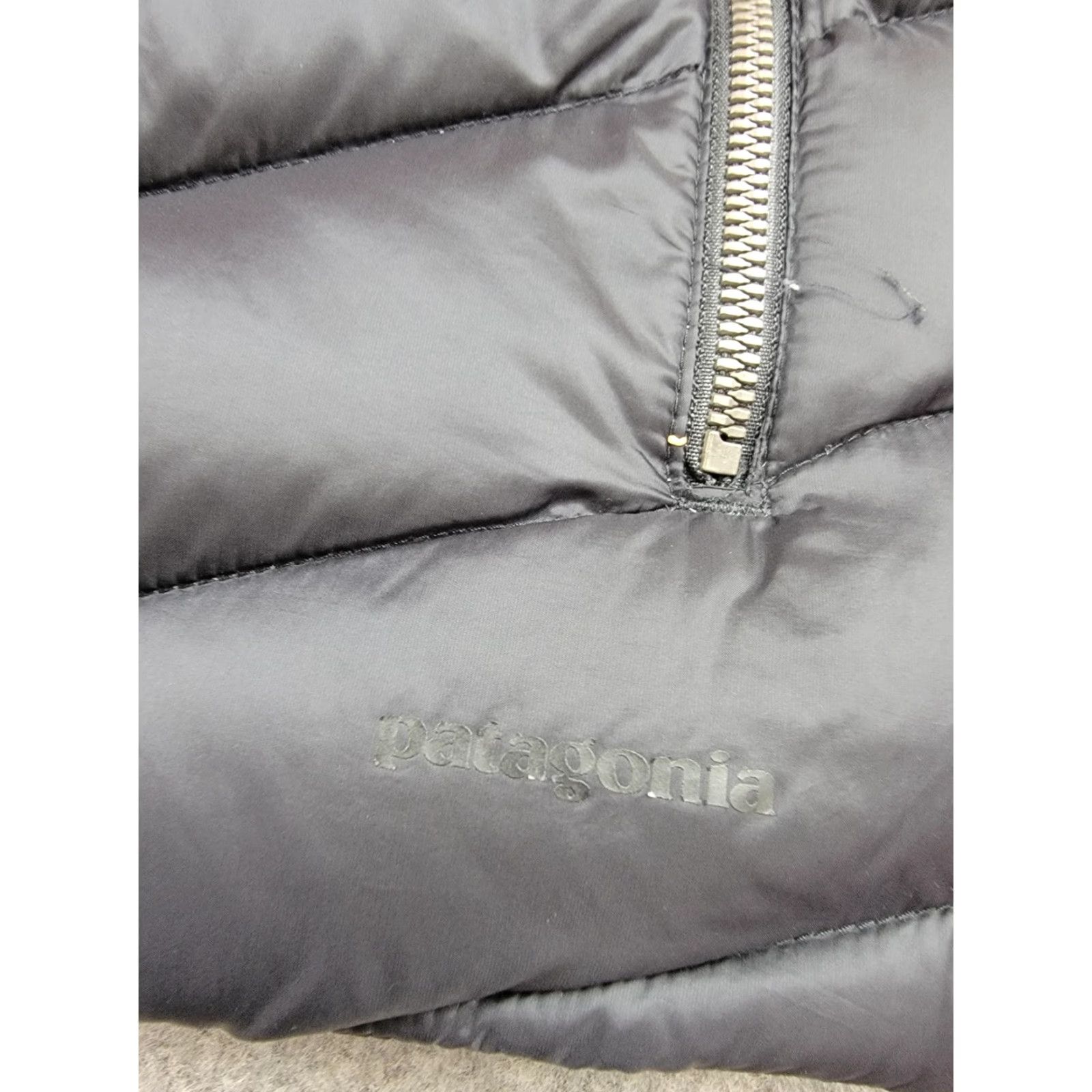Patagonia Patagonia Vest Womens M Black Quilted Down Puffer Asym Zip Front Collared Oh Outdoor Exterior Nylon Shell Lining Zip Pockets Size M / US 6-8 / IT 42-44 - 4 Thumbnail