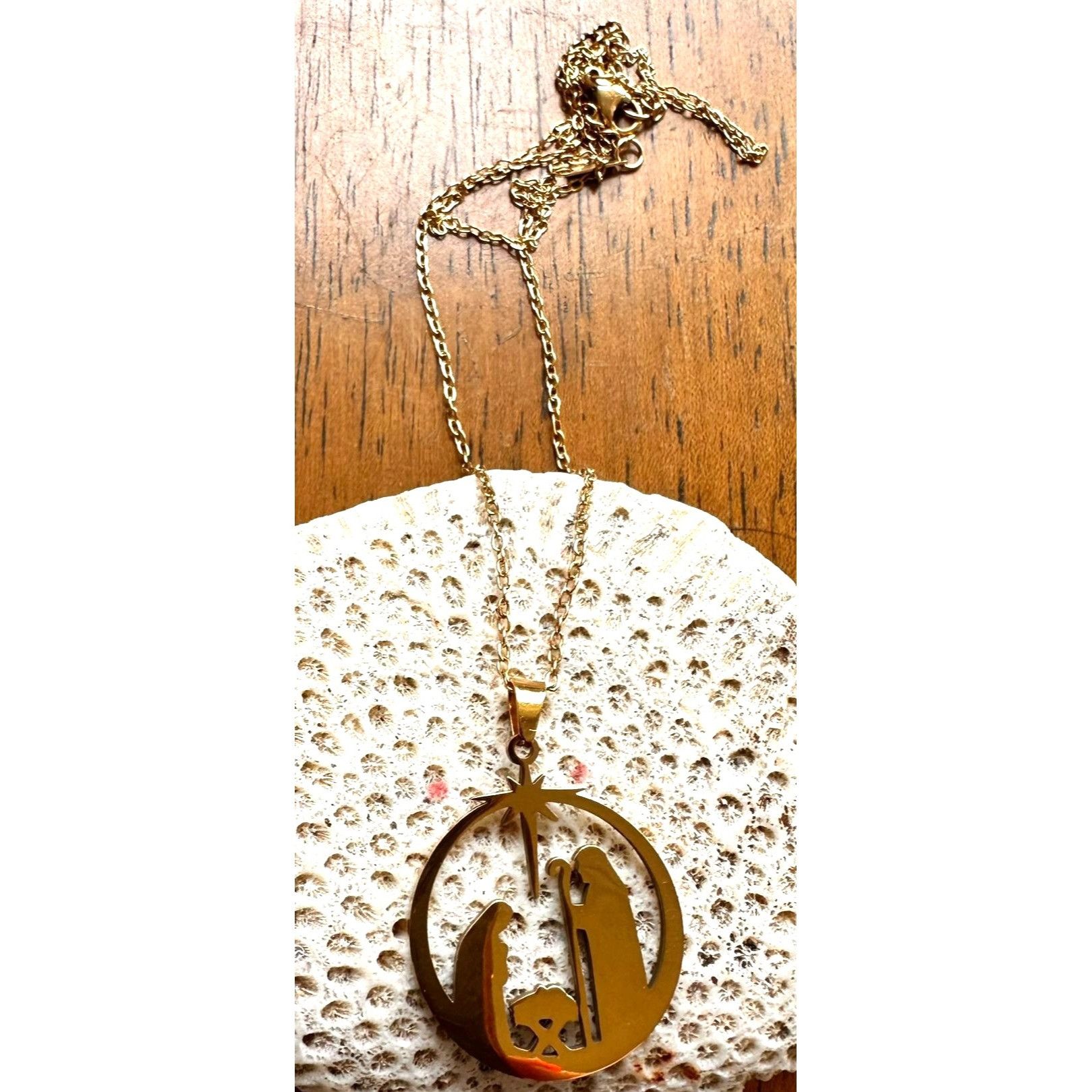 Handmade Nativity Scene Necklace Baby Jesus Jerusalem Christmas New 1 Size ONE SIZE - 6 Thumbnail