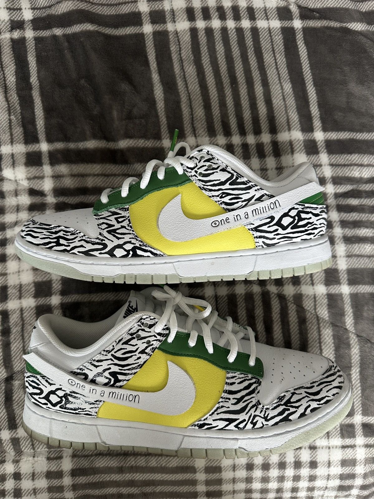 Nike Nike Dunk Doernbecher Zoe Size US 10.5 / EU 43-44 - 1 Thumbnail