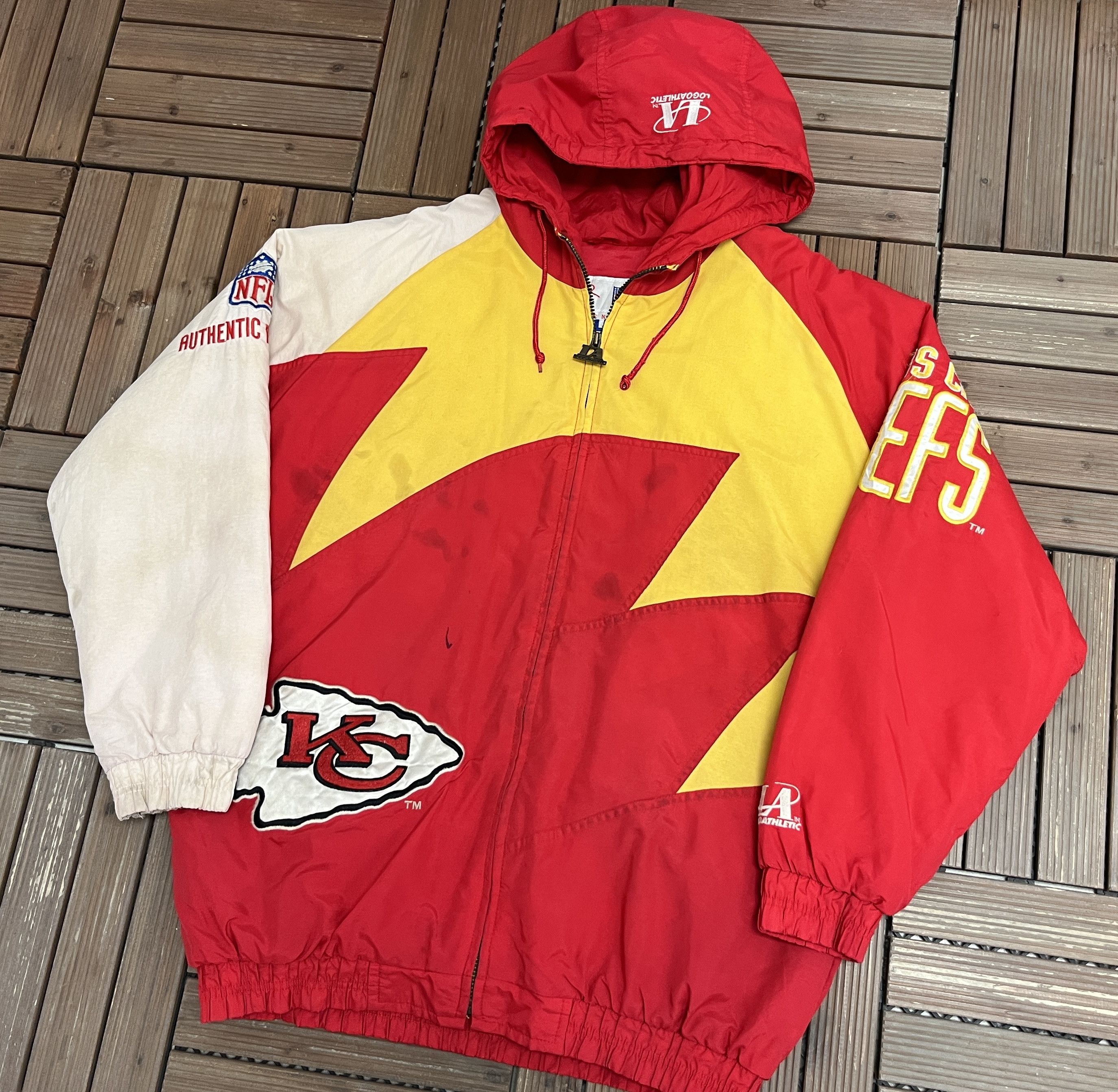 Logo Athletic × Vintage Kansas City Chiefs Vintage Sharktooth Puffer Jacket Size US L / EU 52-54 / 3 - 3 Thumbnail