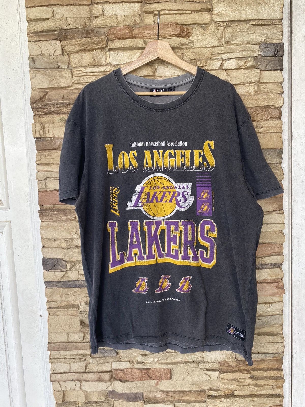 🔥 Crazy Rare Los Angeles Lakers NBA Faded Distressed Tee