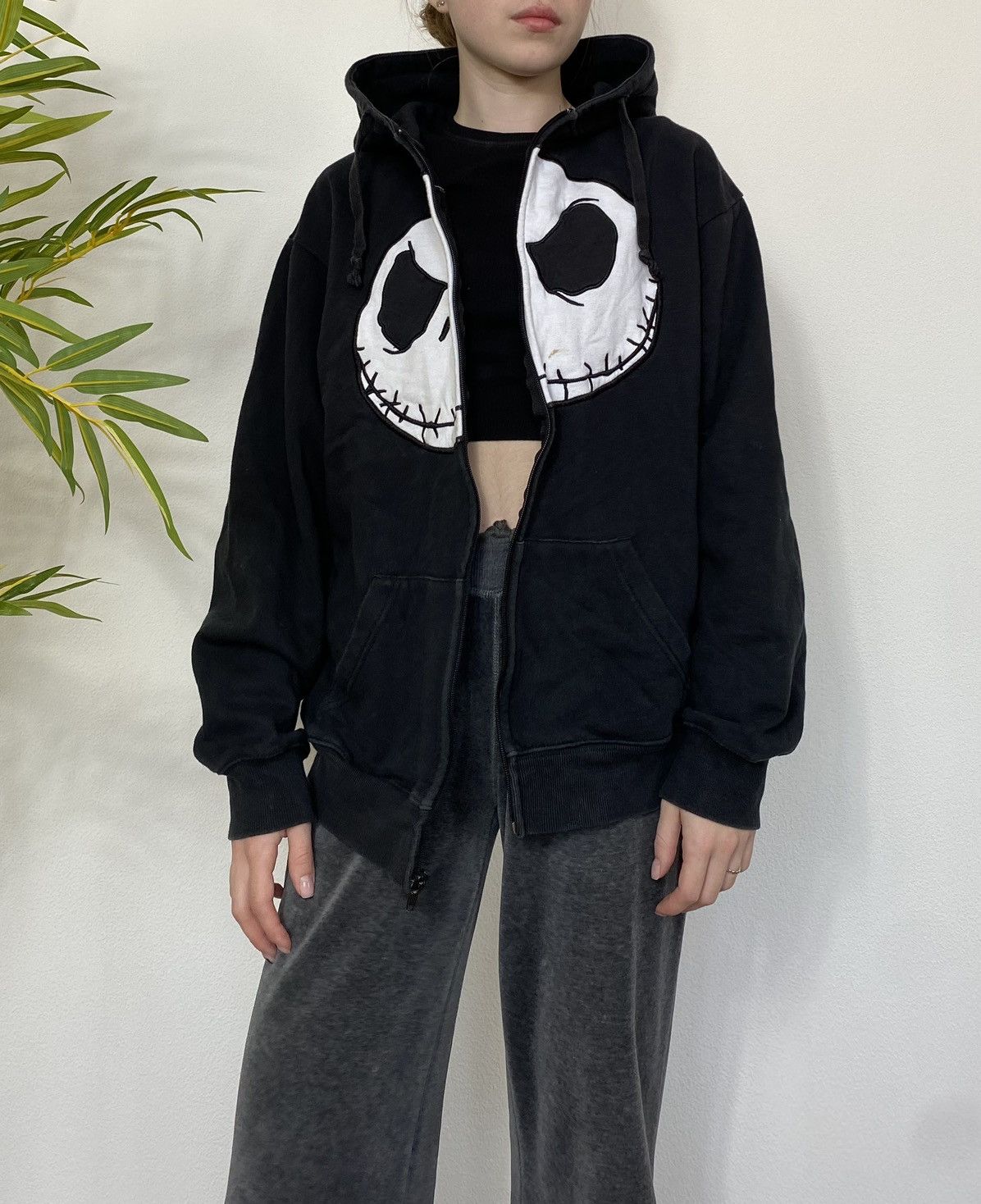 Disney NIGHTMARE BEFORE CHRISTMAS SKELETON ZIP HOODIE Size M / US 6-8 / IT 42-44 - 8 Thumbnail