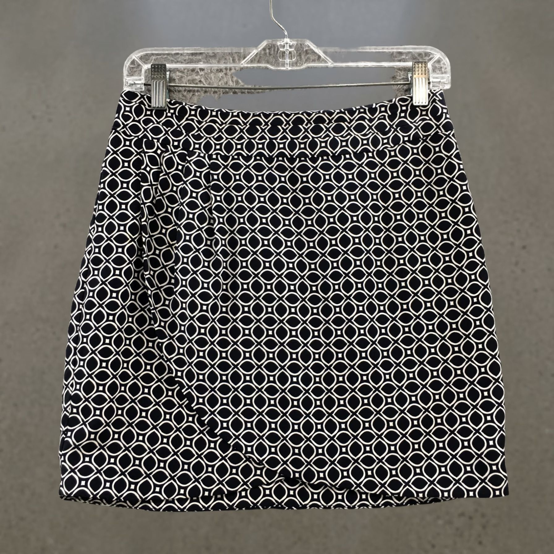 Banana Republic Banana Republic Mini Skirt Womens 2 Multicolor Floral Print Flat Front Zip Short Size 26" / US 2 / IT 38 - 1 Thumbnail