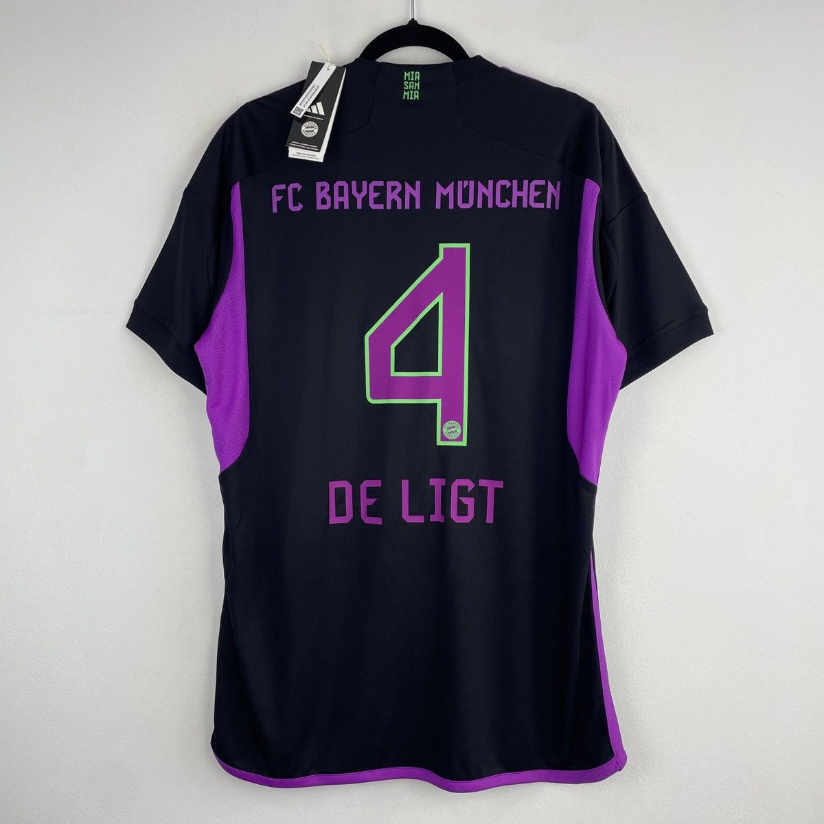 Adidas Bayern Munich Matthijs de Ligt Away Jersey Shirt 2023/2024 Size US L / EU 52-54 / 3 - 1 Thumbnail