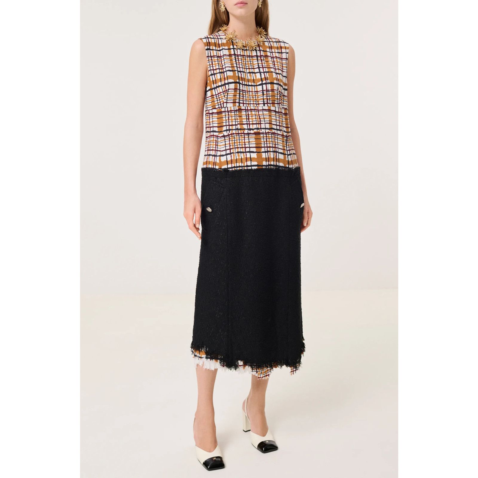 Chanel Chanel 26S Ivory Black Square Toe CC Slingback Pump 39.5 Size US 9.5 / IT 39.5 - 7 Thumbnail
