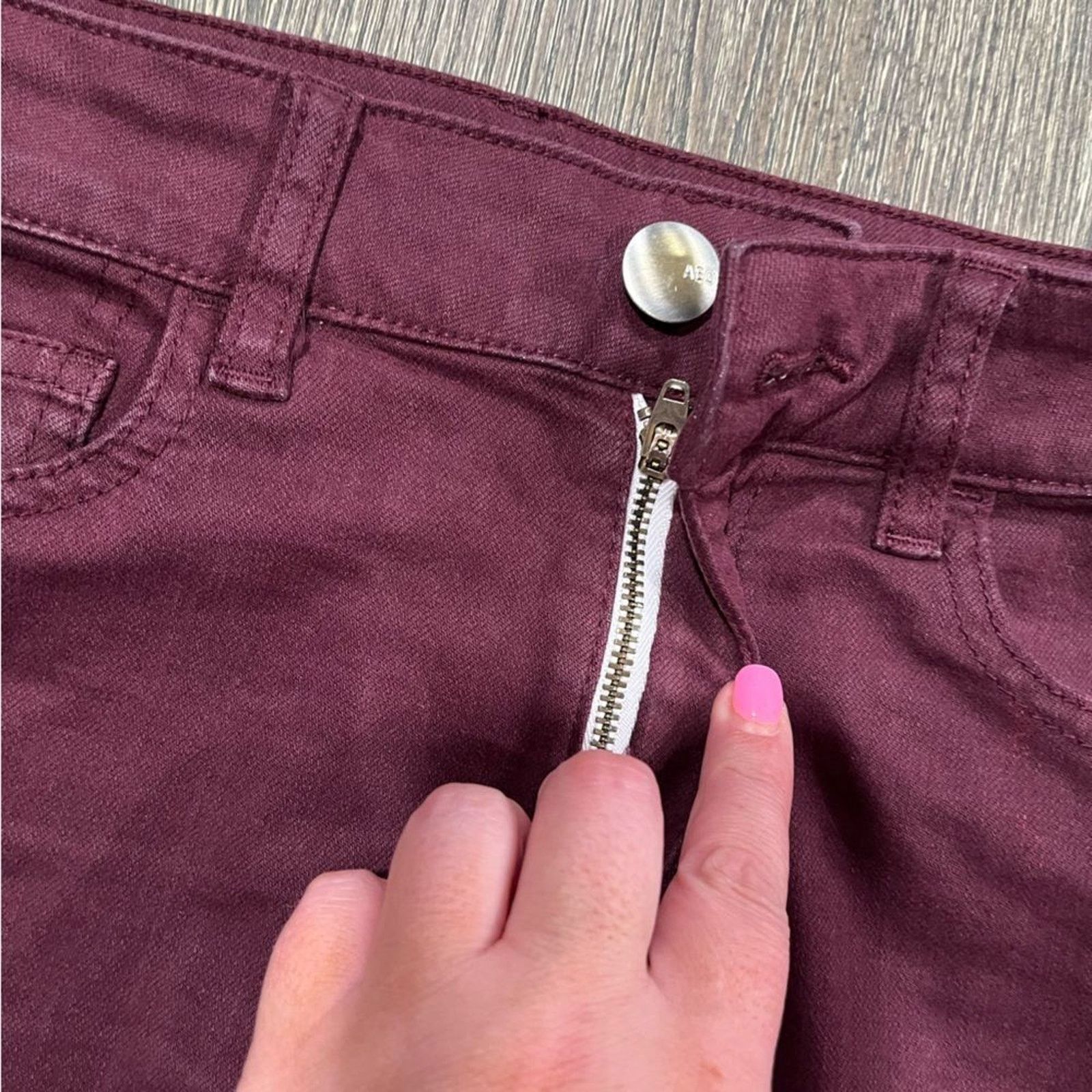American Eagle Outfitters American Eagle Hi-Rise Shortie Shorts Cuffed Hem Maroon Sz 6 Size 28" / US 6 / IT 42 - 3 Thumbnail