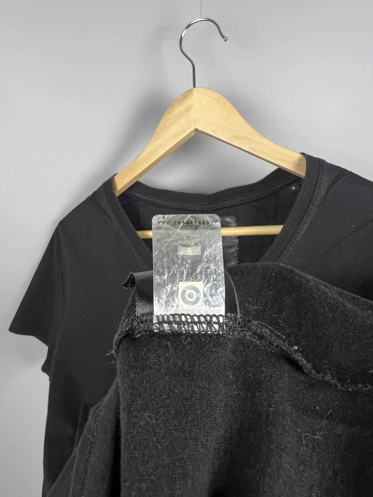 Philipp Plein (S) Skull Rhinestone v- neck T-Shirt Limited Edition biglogo Size US S / EU 44-46 / 1 - 12 Thumbnail