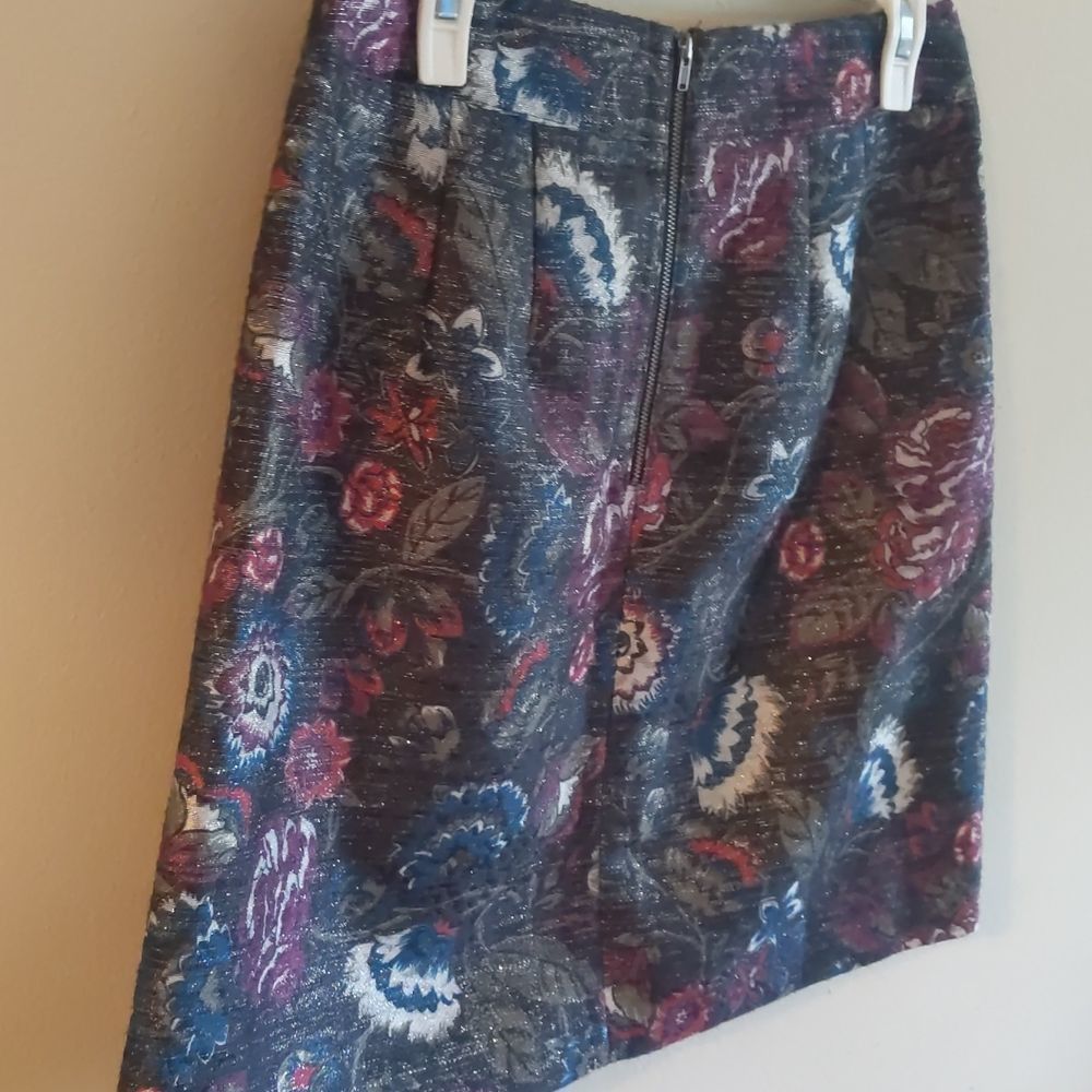 Loft LOFT Outlet Floral Pleated Skirt Size 4 Navy Blue Gold Threading Back Zip Size 27" / US 4 / IT 40 - 12 Thumbnail