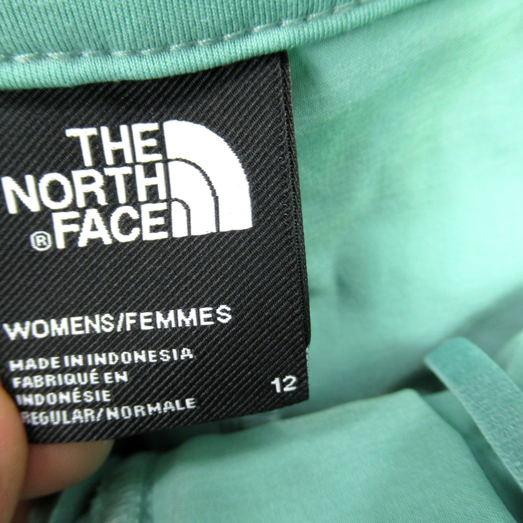 The North Face VINTAGE North Face Shorts Womens 12 Casual Chino Pockets Lightweight Green Size 34" / US 12 / IT 48 - 3 Thumbnail