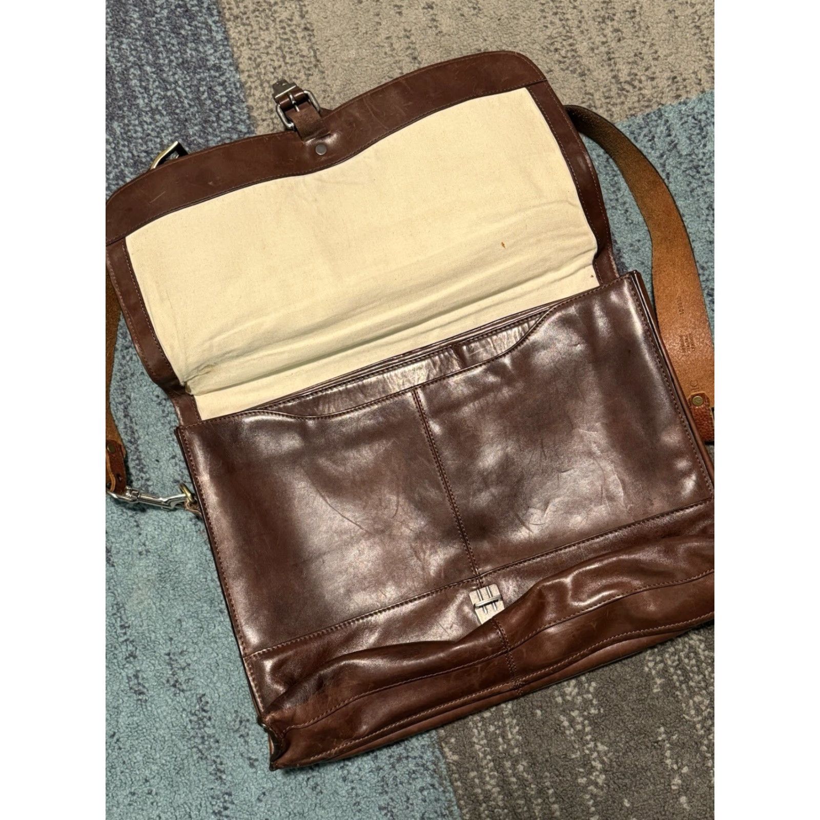Cole Haan VINTAGE Cole Haan Brown Leather Messenger Bag Business Padded Laptop Bag Shoulder italy Size ONE SIZE - 4 Thumbnail