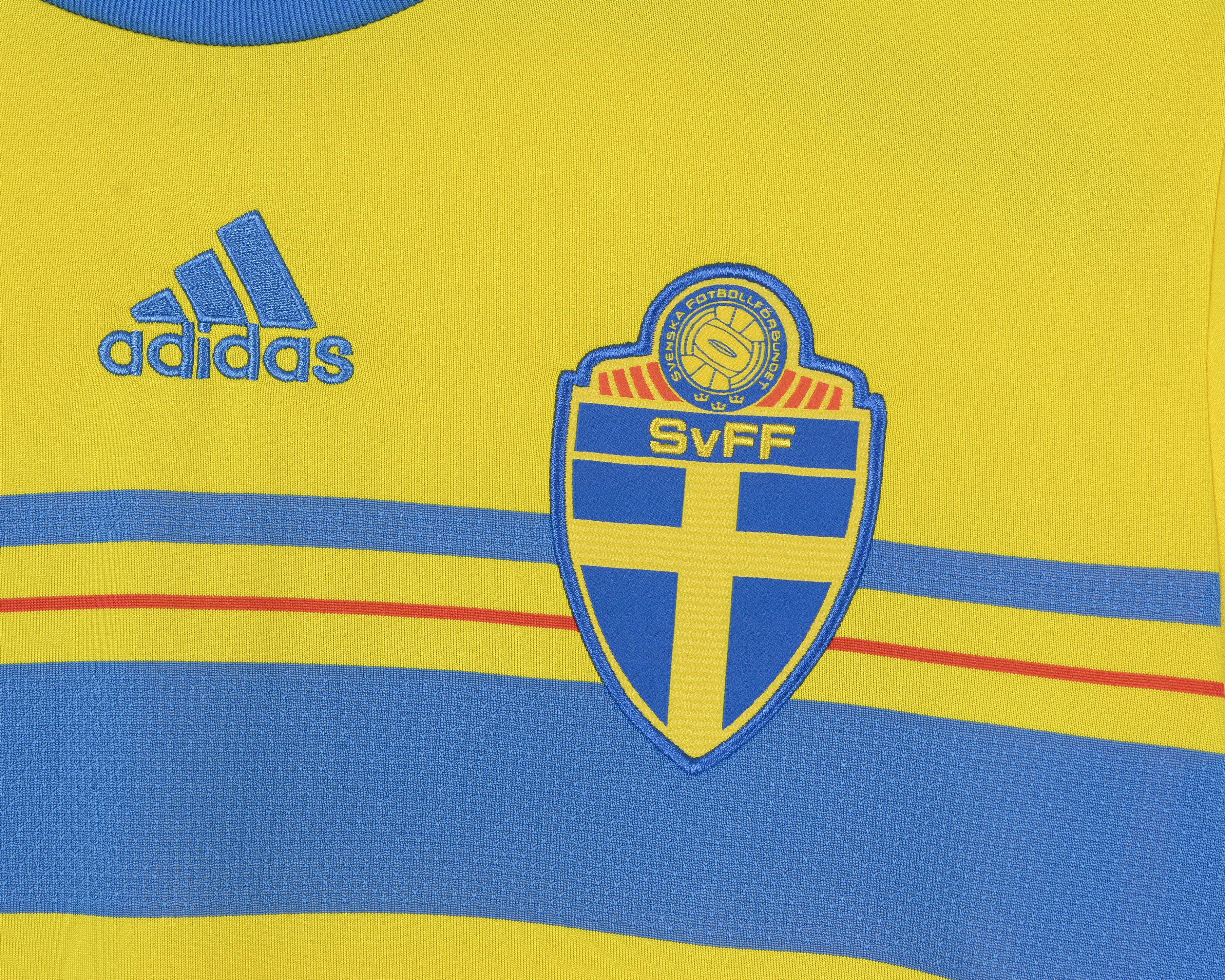 Adidas Sweden Men L Football Soccer Home Jersey Shirt Kit 2014 2015 Size US L / EU 52-54 / 3 - 3 Thumbnail