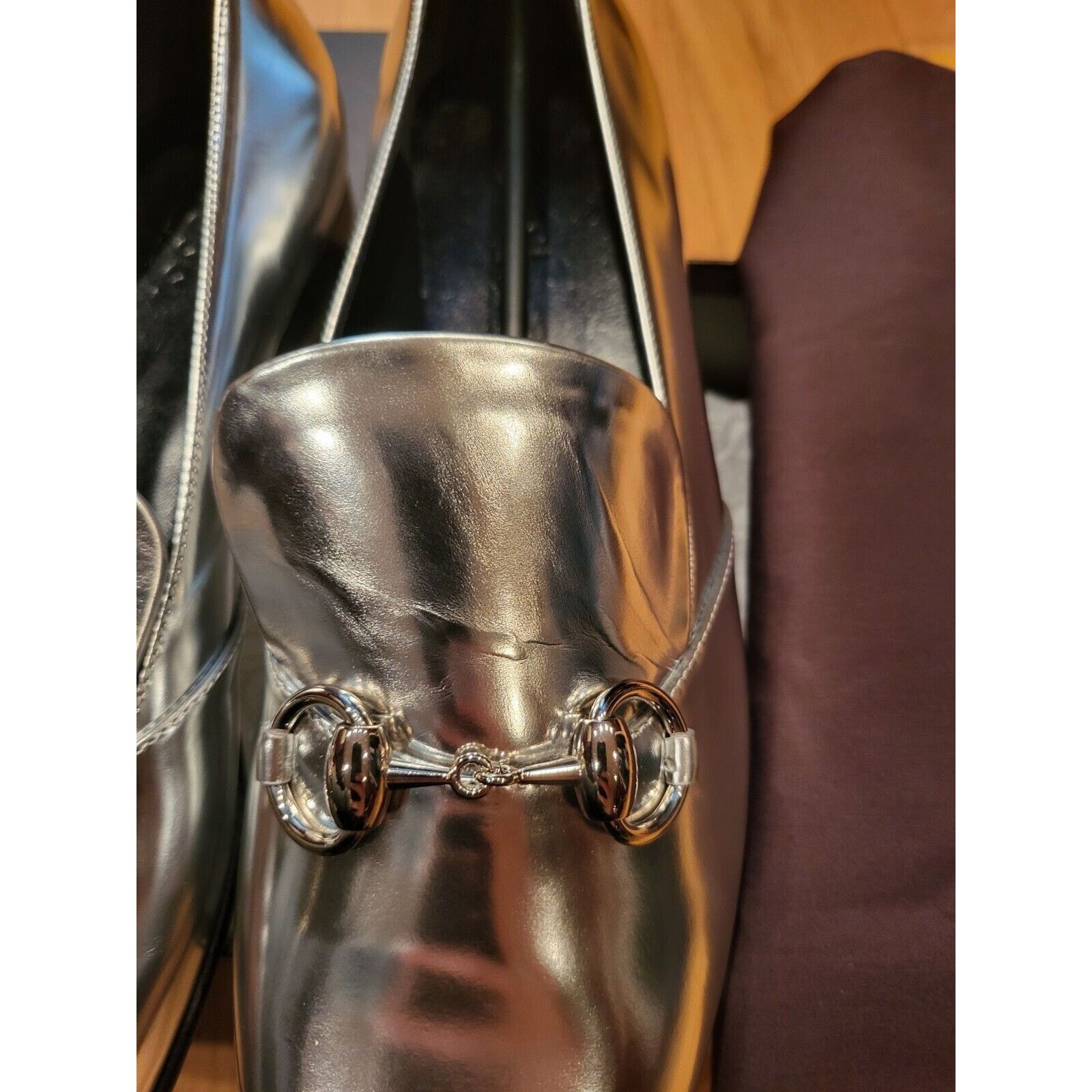 Gucci Beautiful Designer GUCCI Ladies Silver Metallic Leather Size US 8 / IT 38 - 2 Thumbnail