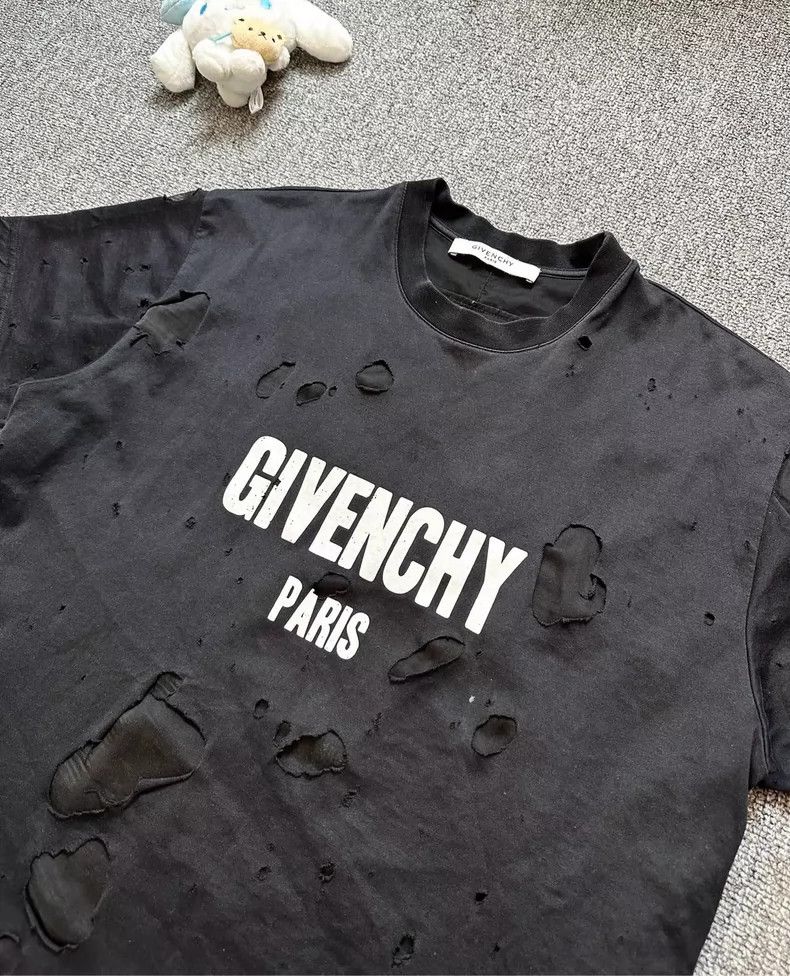 Givenchy Givenchy New Style Black Large Destroyed Logo Short-Sleeve Size US XXS / EU 40 - 2 Thumbnail