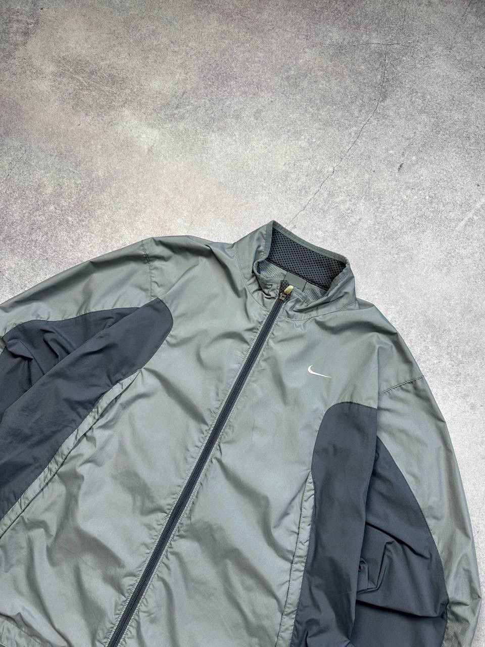 Nike Vintage Nike Nylon Track Jacket, Size L – Classic Sportswear Size US L / EU 52-54 / 3 - 2 Thumbnail