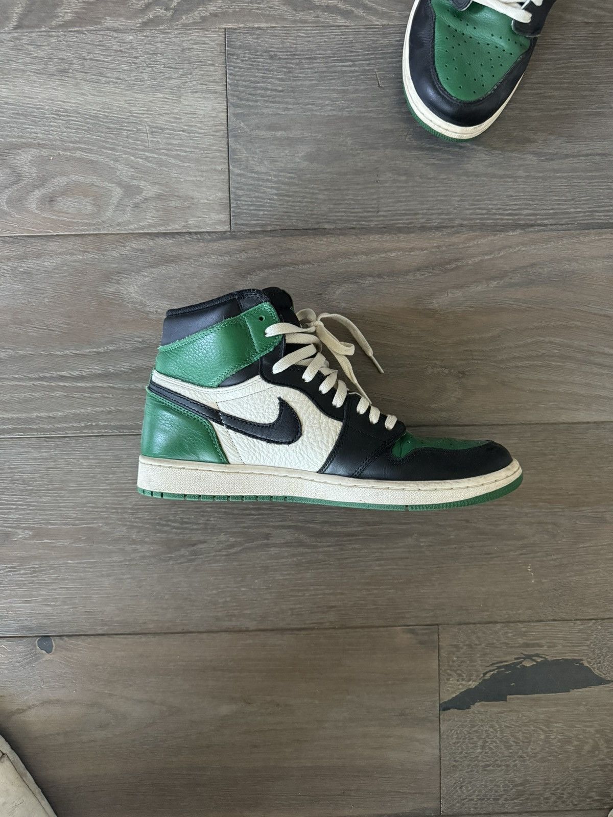 Nike Jordan 1 Pine Green Nike Size US 10.5 / EU 43-44 - 2 Thumbnail