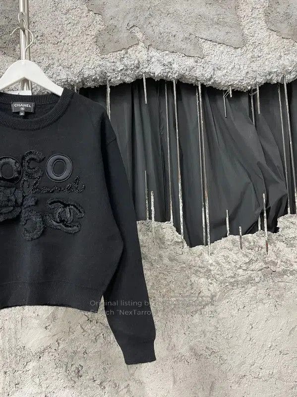 Chanel Chanel Black Long Sleeve Sweater with Embellishments . Size XXS / US 00 / IT 34 - 4 Thumbnail