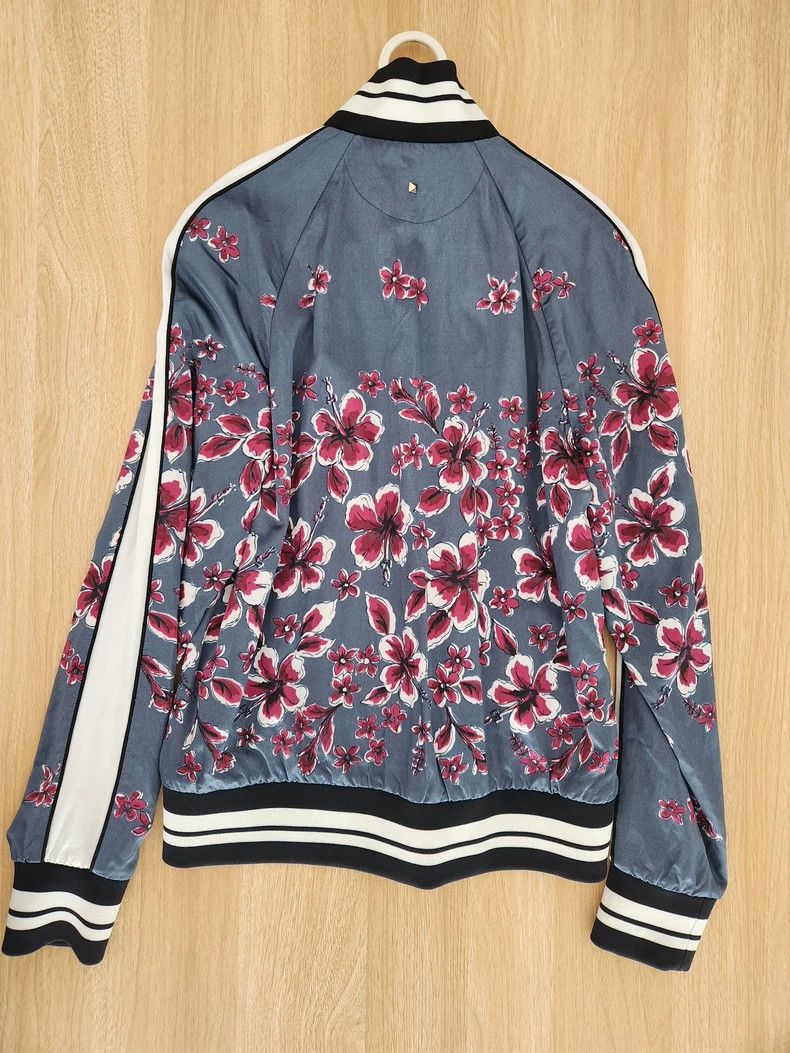 Valentino Valentino Silk jacket top coat Size M / US 6-8 / IT 42-44 - 2 Thumbnail