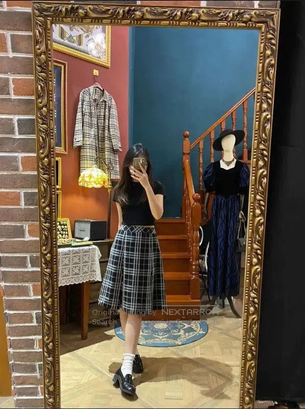 Burberry Burberry Black Plaid Wool Skirt for Women. Size 23" - 7 Thumbnail