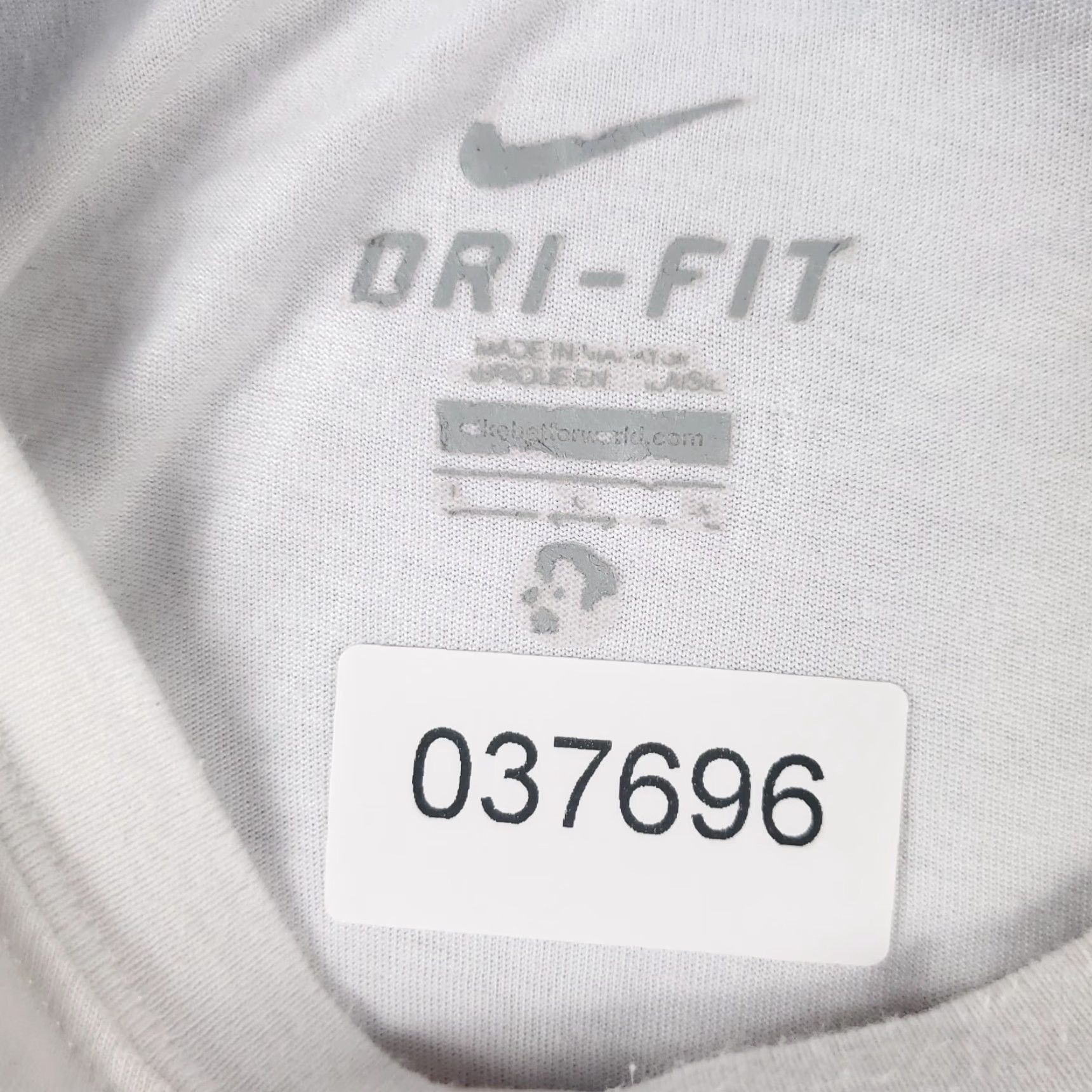 Nike Nike T-Shirt Mens XL White Swoosh Casual Short Sleeve Sports Classic Size US XL / EU 56 / 4 - 8 Thumbnail