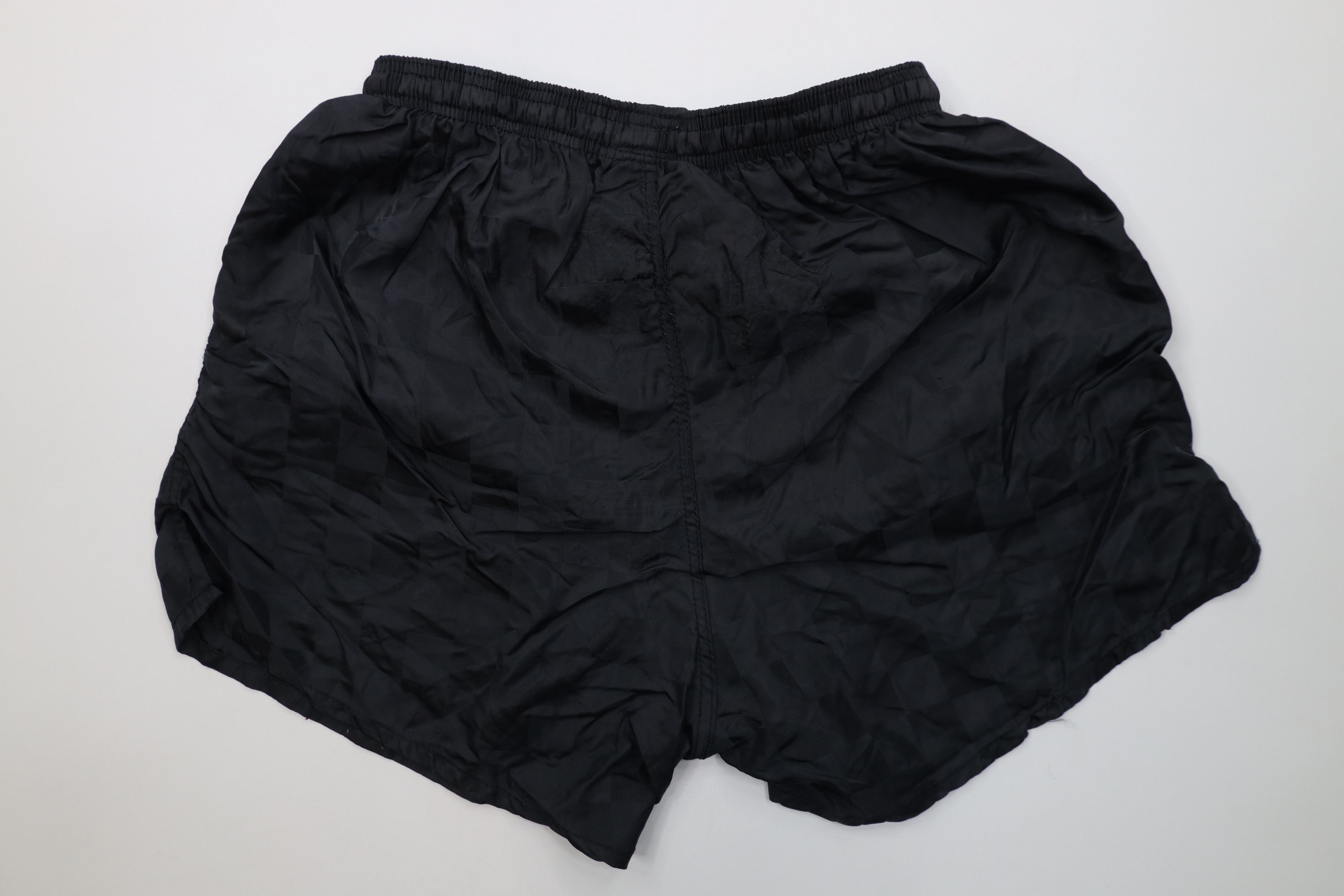 Vintage Vintage 90s Checkered Nylon Running Soccer Shorts Black USA Size US 32 / EU 48 - 8 Thumbnail