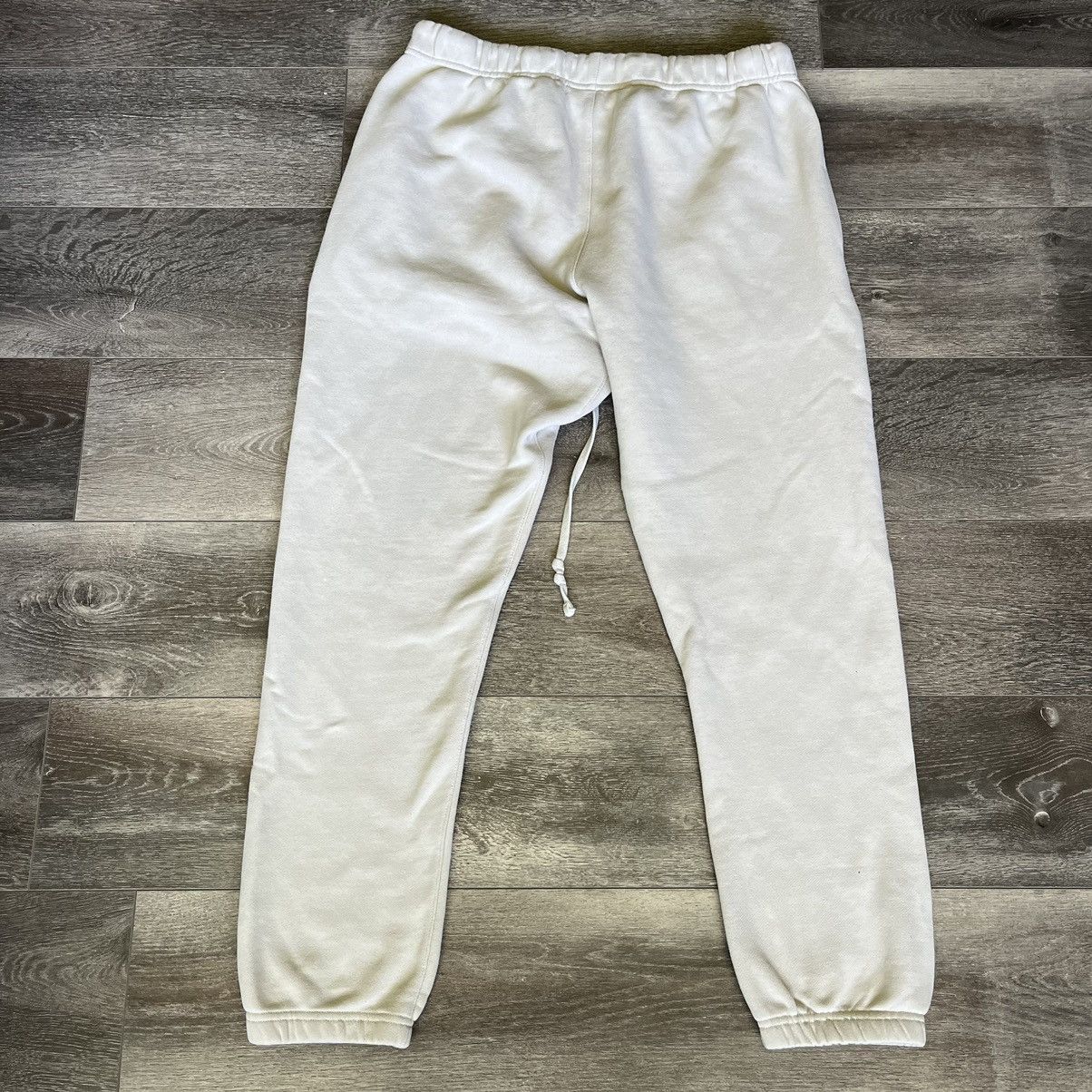 Essentials Fear of God FOG Essentials Wheat Cream Off White Sweatpants Size US 34 / EU 50 - 2 Thumbnail