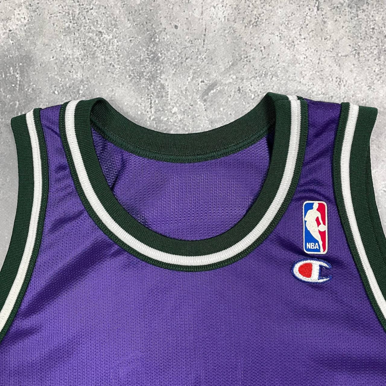 NBA Vintage 90s Milwaukee Bucks No 13 Glenn Robinson NBA Jersey Size US XXS / EU 40 - 4 Thumbnail