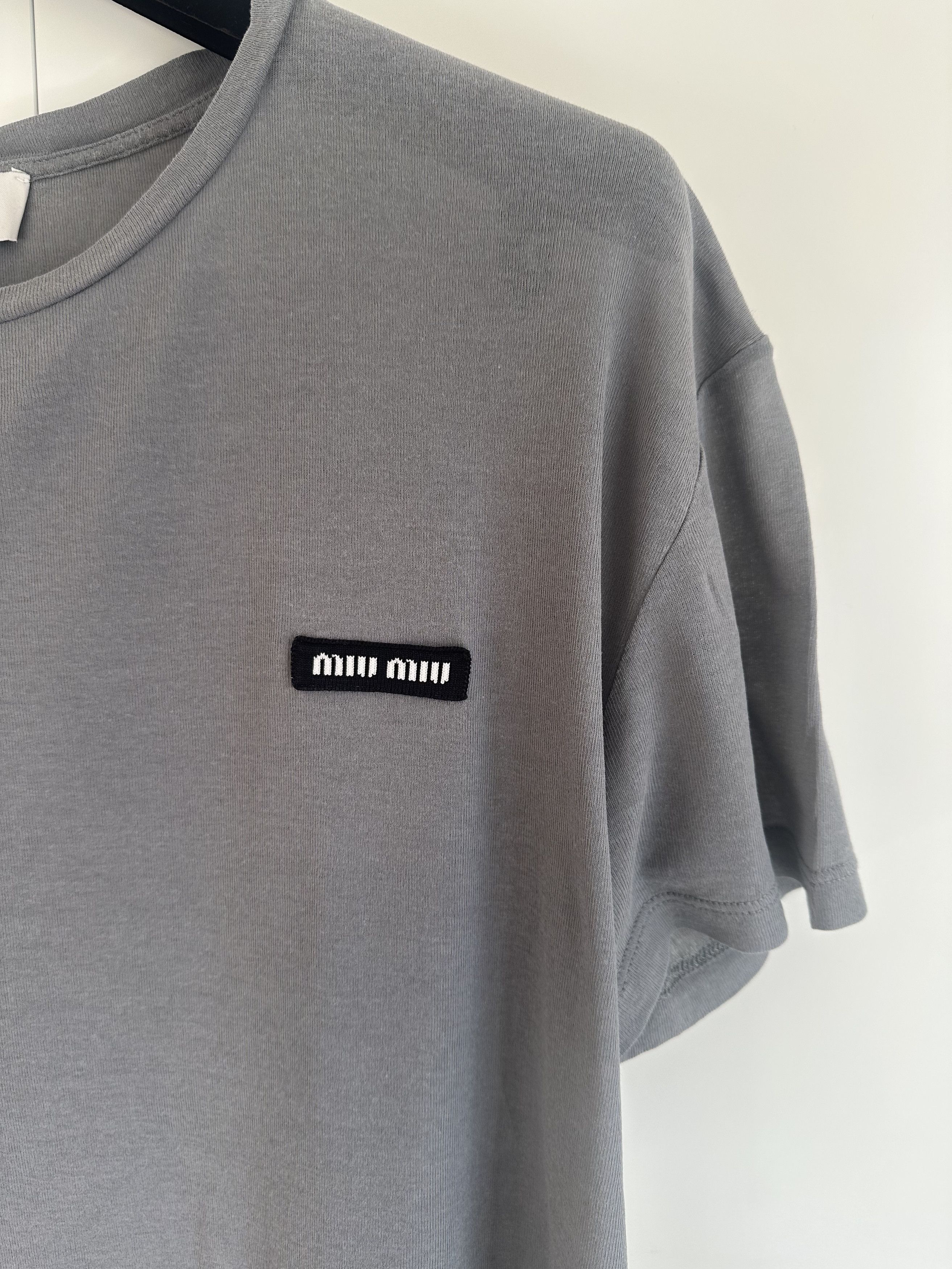 Miu Miu SOLD OUT RUNWAY LOGO PATCH T-SHIRT $1220 Size M / US 6-8 / IT 42-44 - 4 Thumbnail